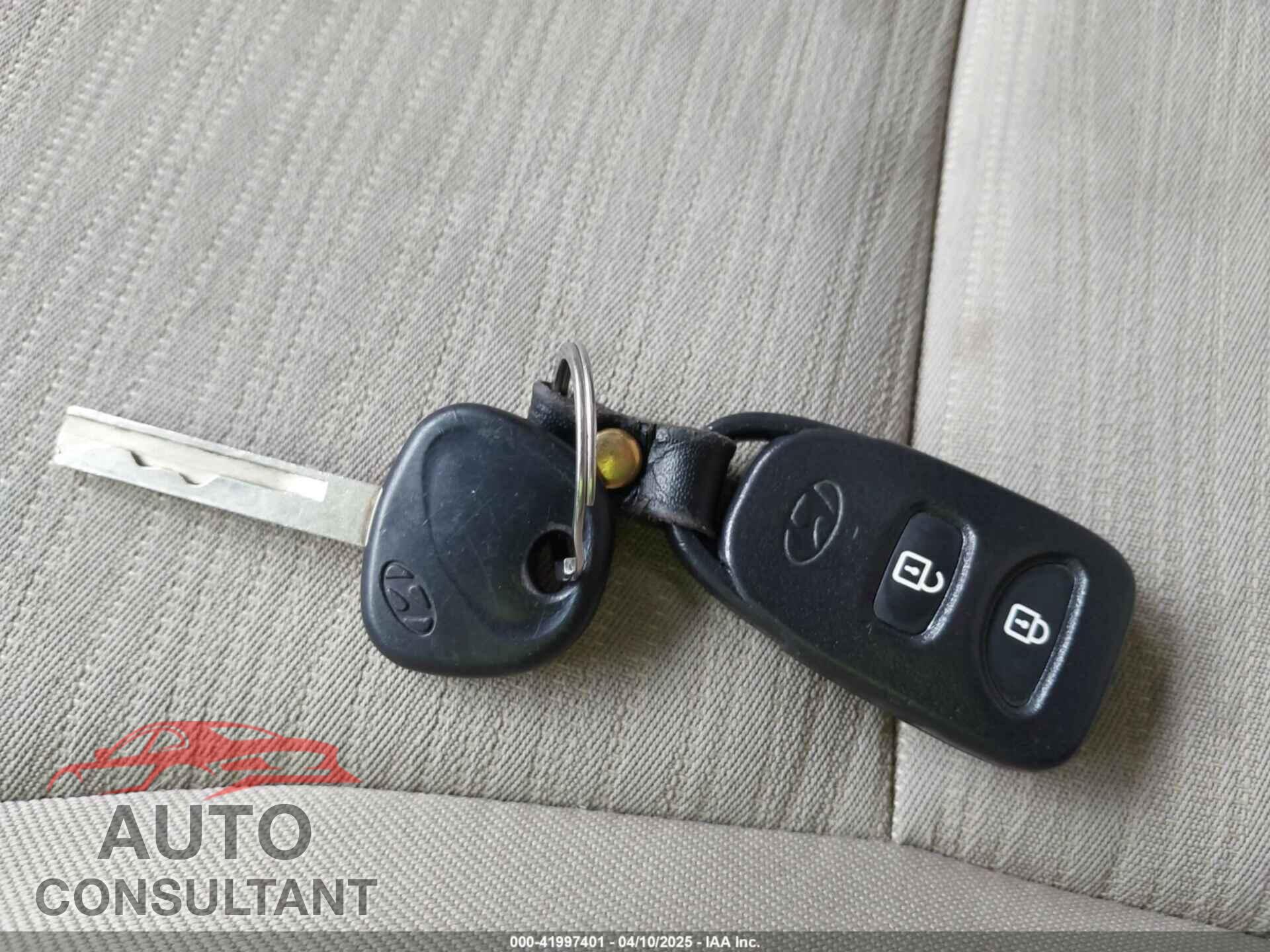 HYUNDAI ACCENT 2016 - KMHCT4AEXGU124832