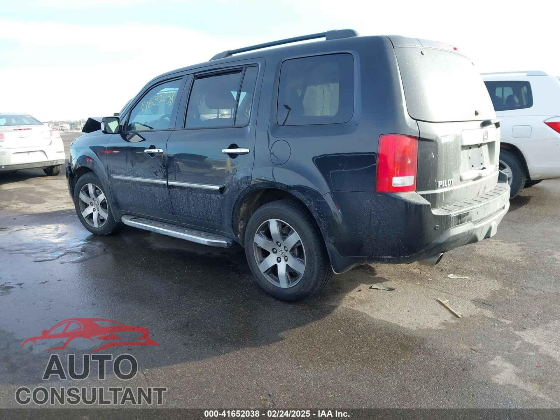 HONDA PILOT 2015 - 5FNYF4H90FB009528