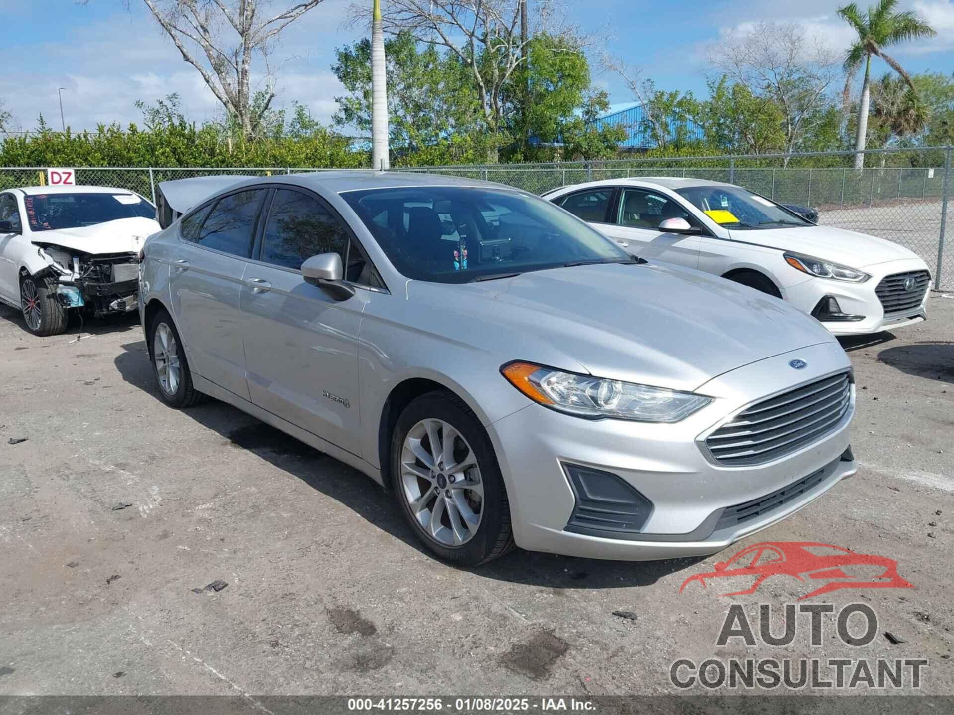 FORD FUSION HYBRID 2019 - 3FA6P0LU2KR151872
