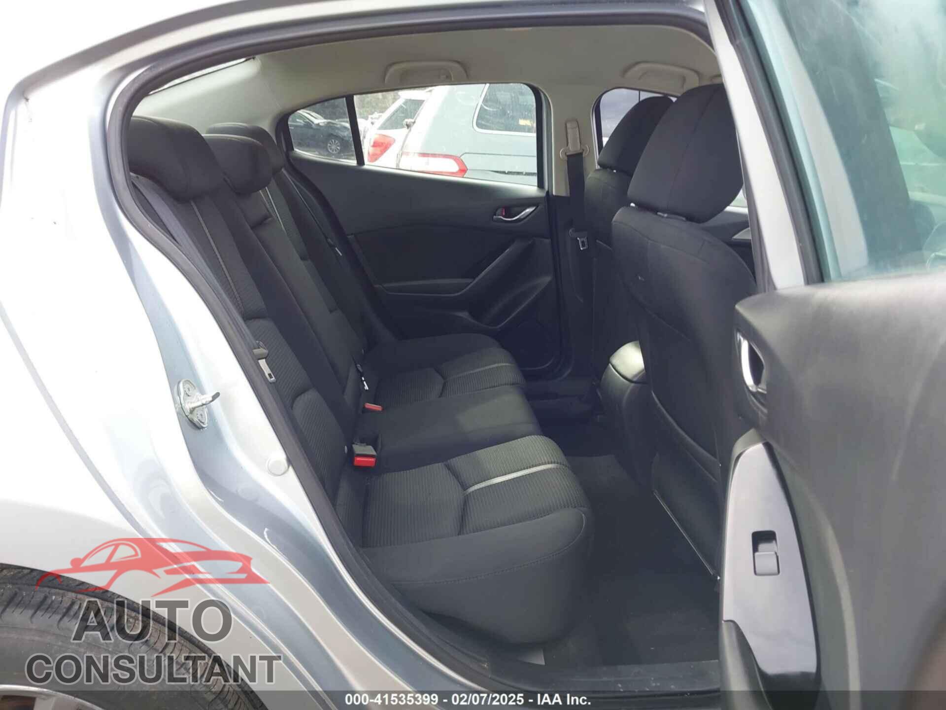MAZDA MAZDA3 2018 - 3MZBN1U78JM233661