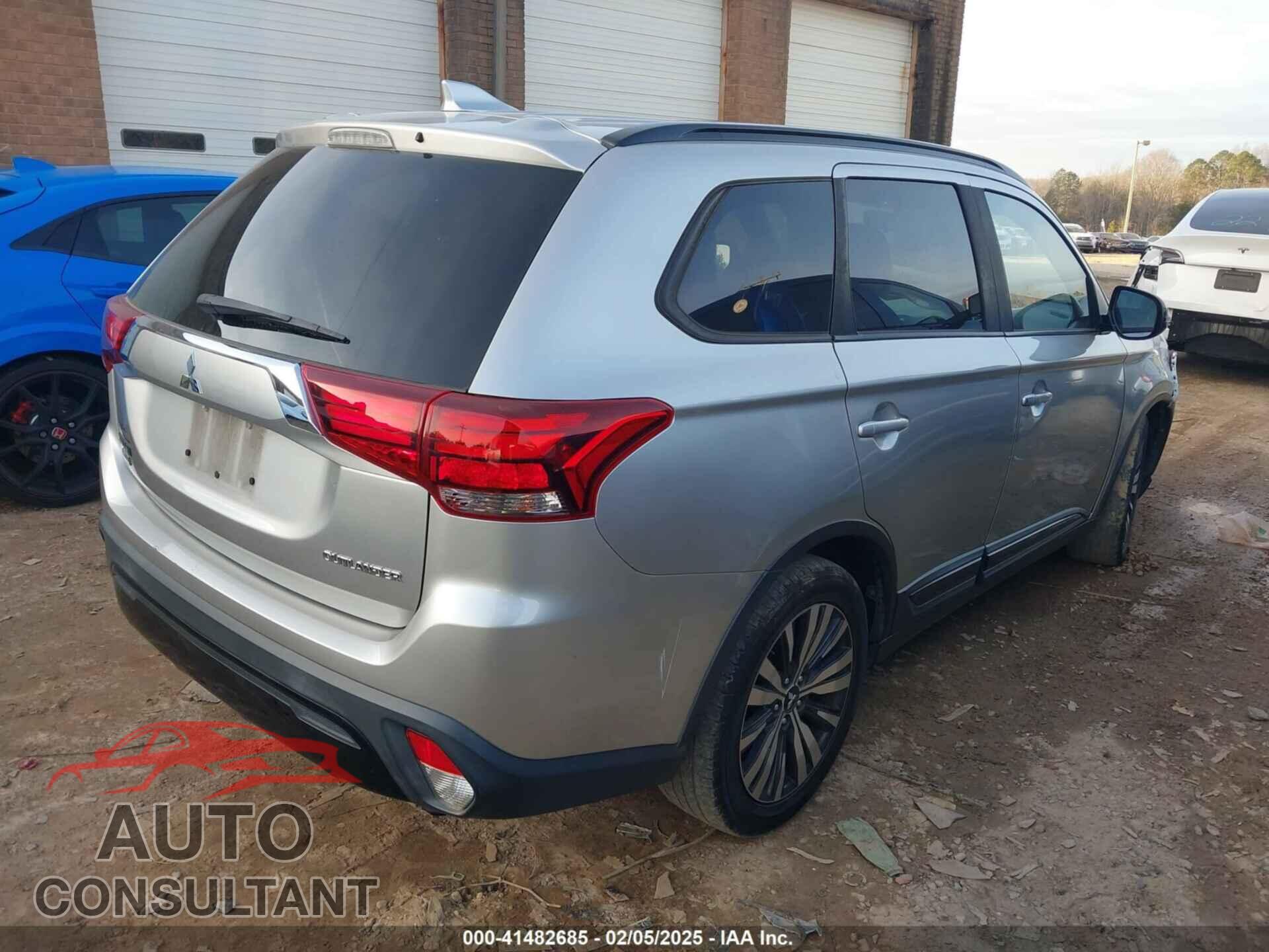 MITSUBISHI OUTLANDER 2019 - JA4AD3A35KZ038416