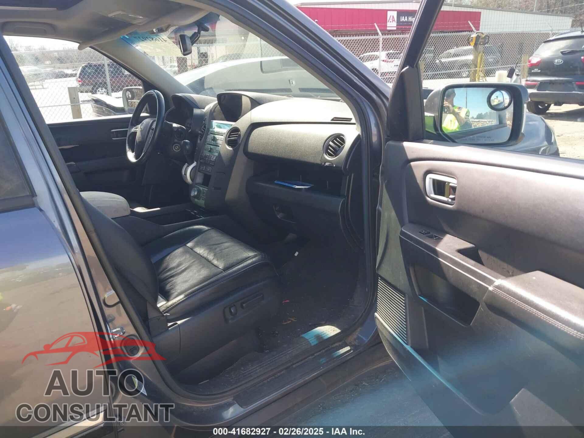 HONDA PILOT 2011 - 5FNYF4H92BB101590