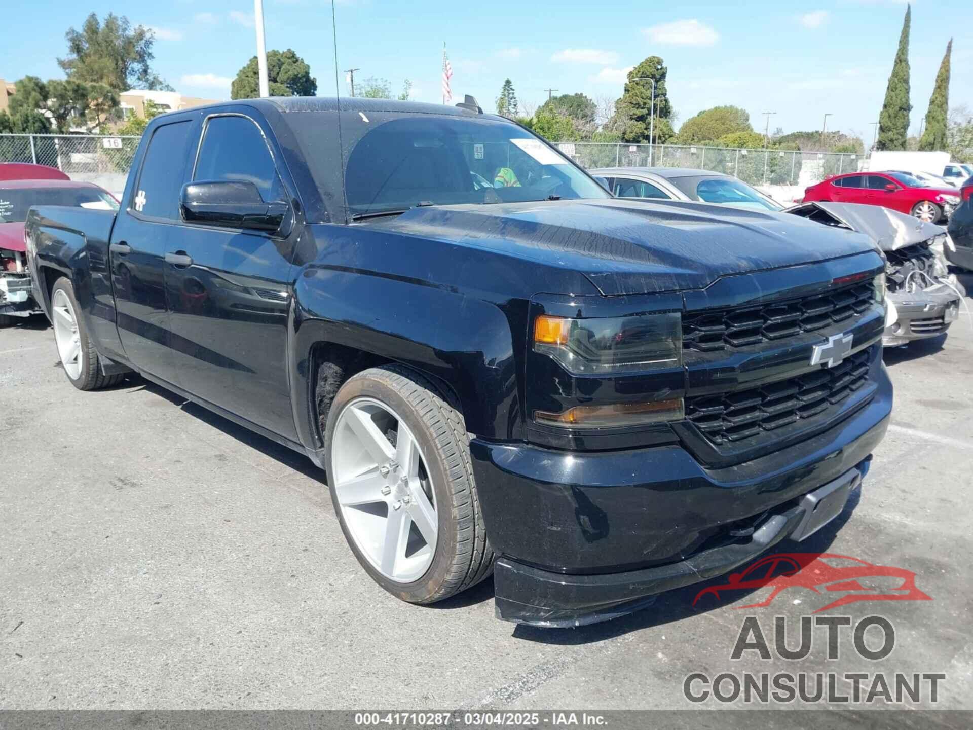 CHEVROLET SILVERADO 1500 2017 - 1GCRCPEH8HZ363434