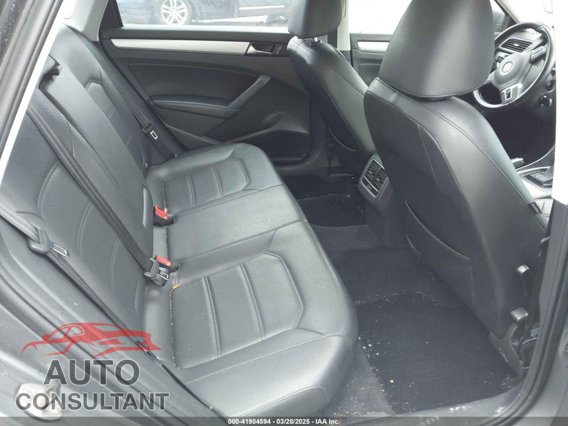 VOLKSWAGEN PASSAT 2013 - 1VWBH7A38DC002096