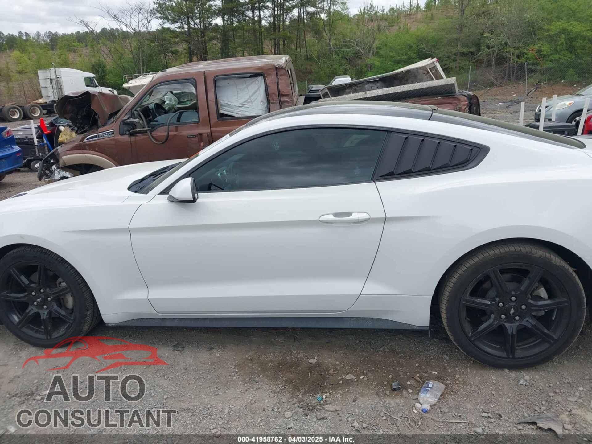 FORD MUSTANG 2018 - 1FA6P8TH1J5137867