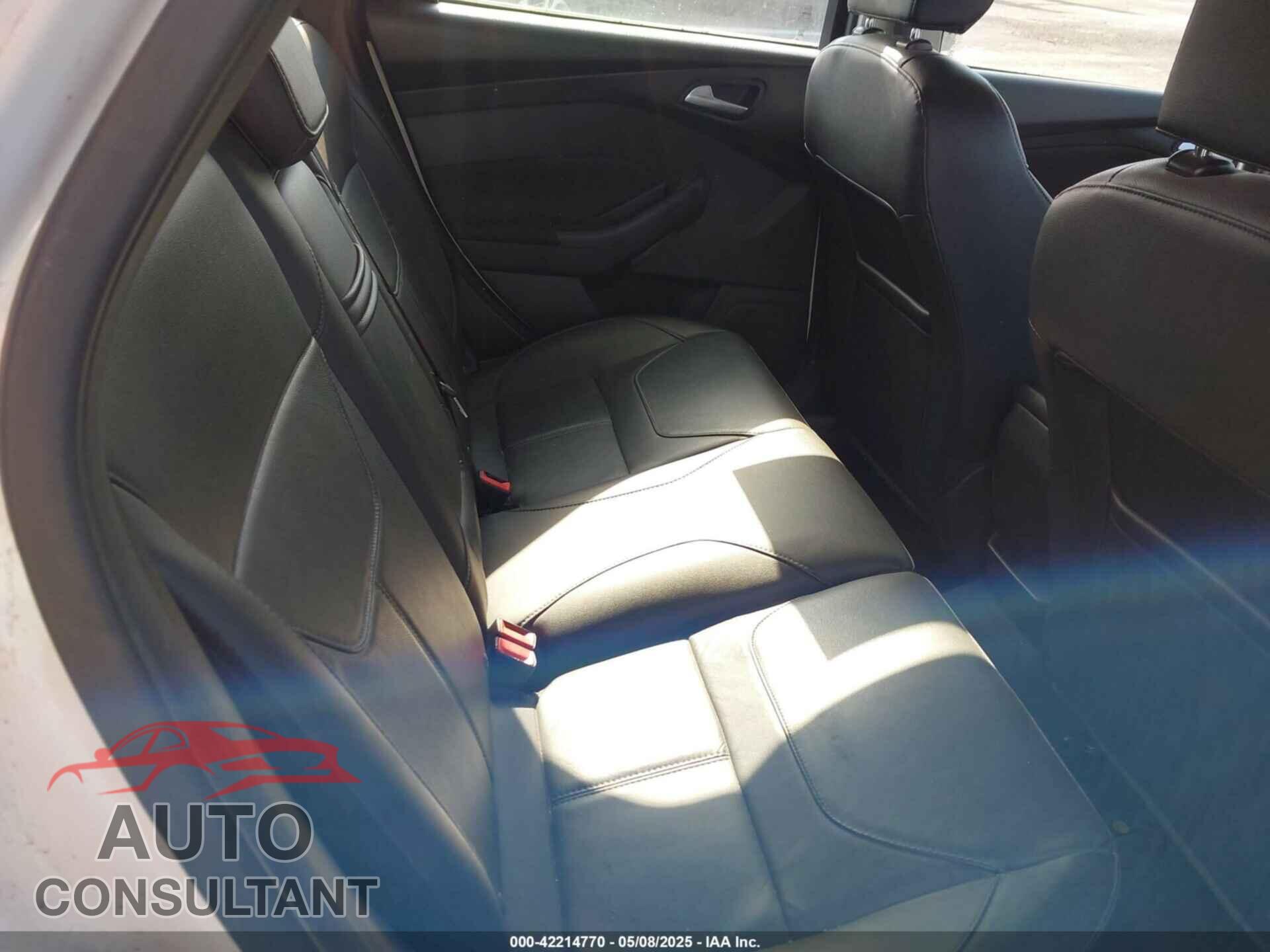 FORD FOCUS 2016 - 1FADP3K23GL307593