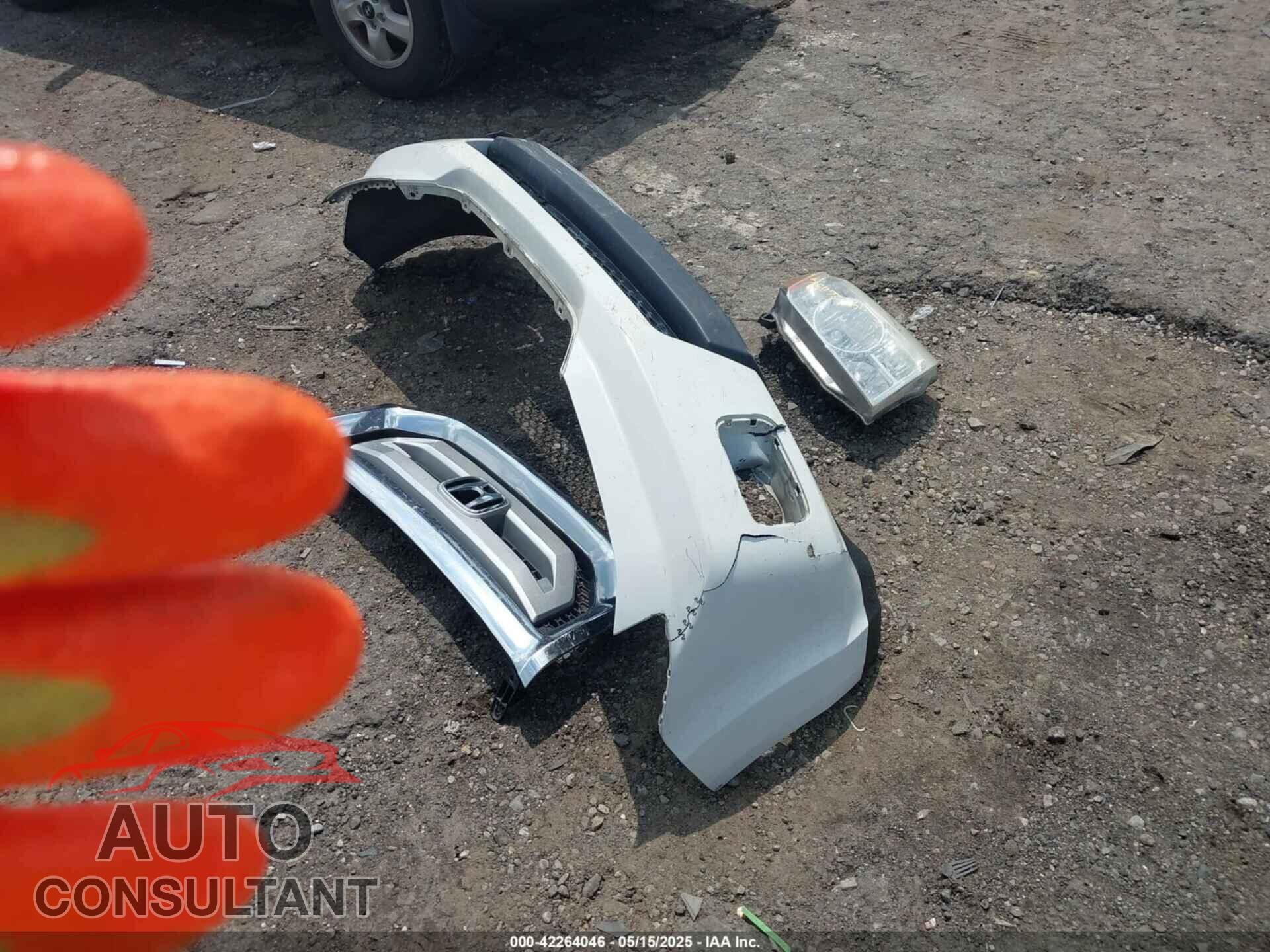 HONDA PILOT 2011 - 5FNYF4H96BB037120