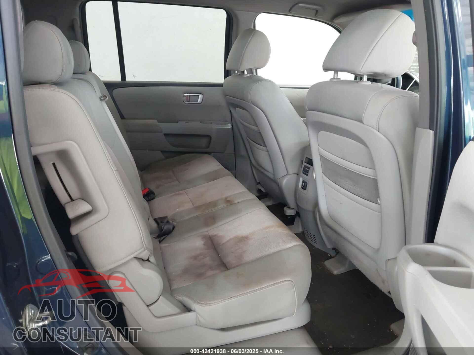 HONDA PILOT 2011 - 5FNYF4H4XBB071369