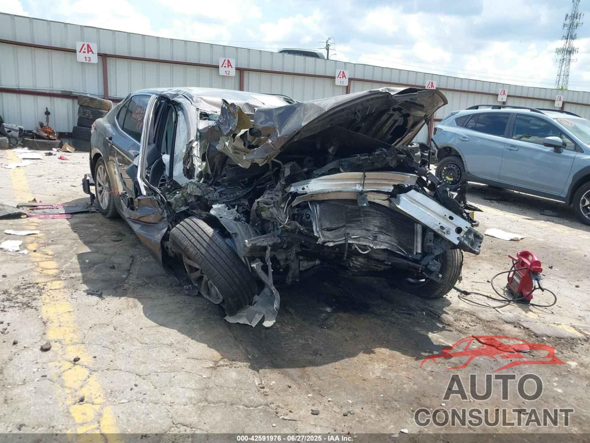 TOYOTA CAMRY 2018 - 4T1B11HK0JU559670