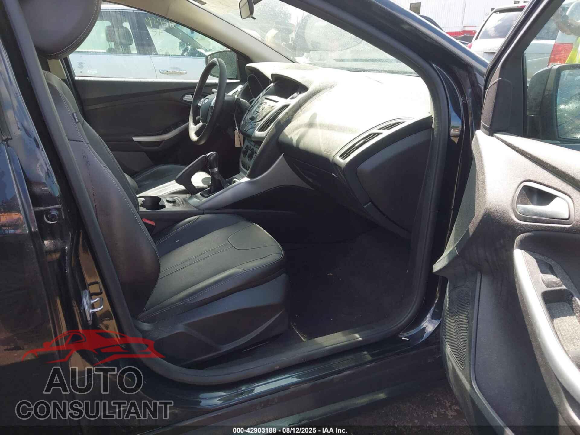 FORD FOCUS 2014 - 1FADP3F22EL275033