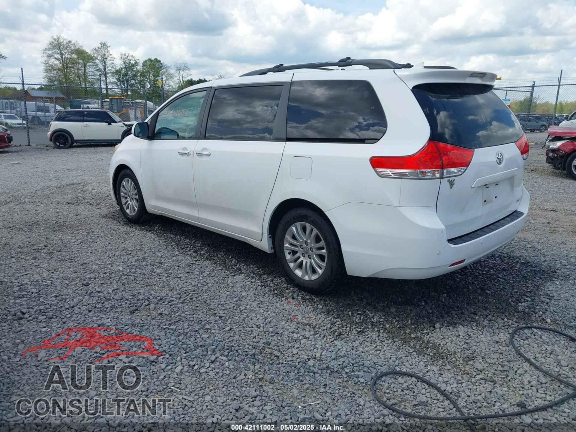 TOYOTA SIENNA 2011 - 5TDYK3DC6BS172939