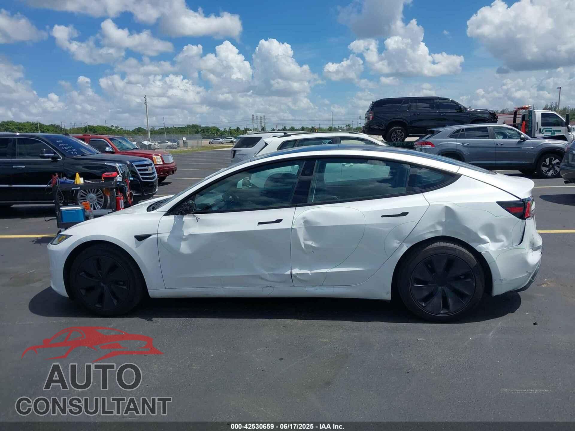 TESLA MODEL 3 2025 - 5YJ3E1EA7SF897151