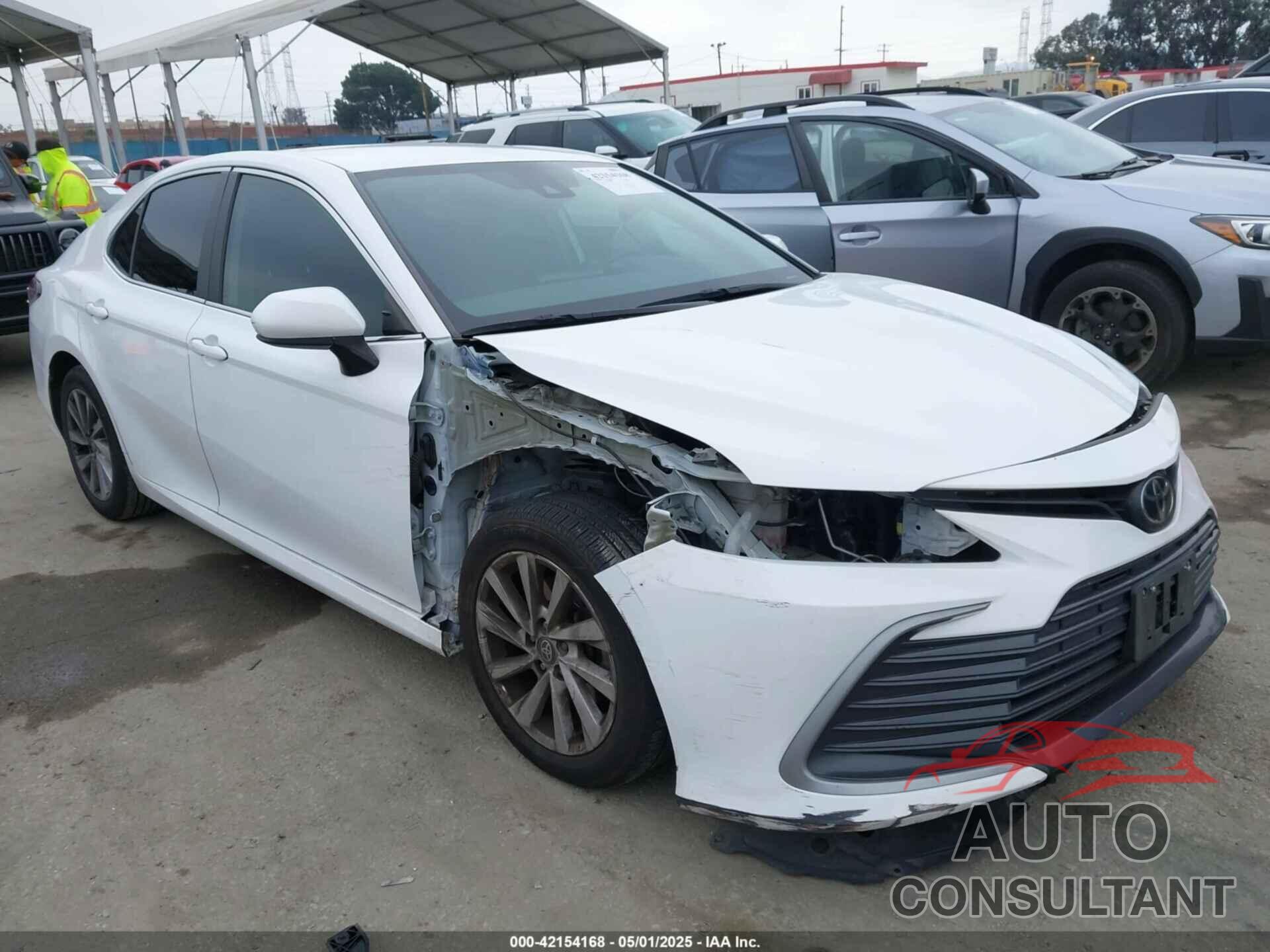 TOYOTA CAMRY 2022 - 4T1C11AK3NU625990