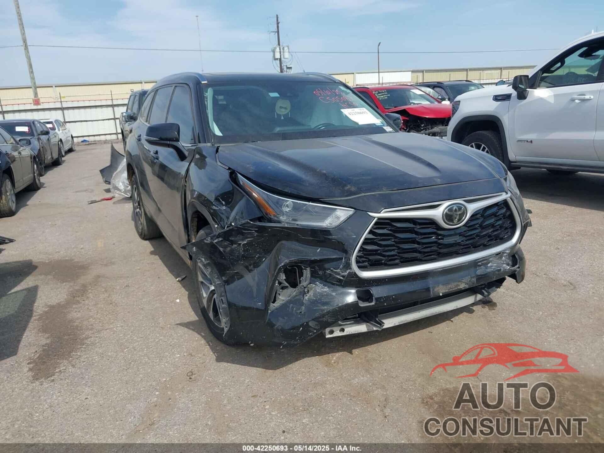 TOYOTA HIGHLANDER 2021 - 5TDGZRAH5MS041322