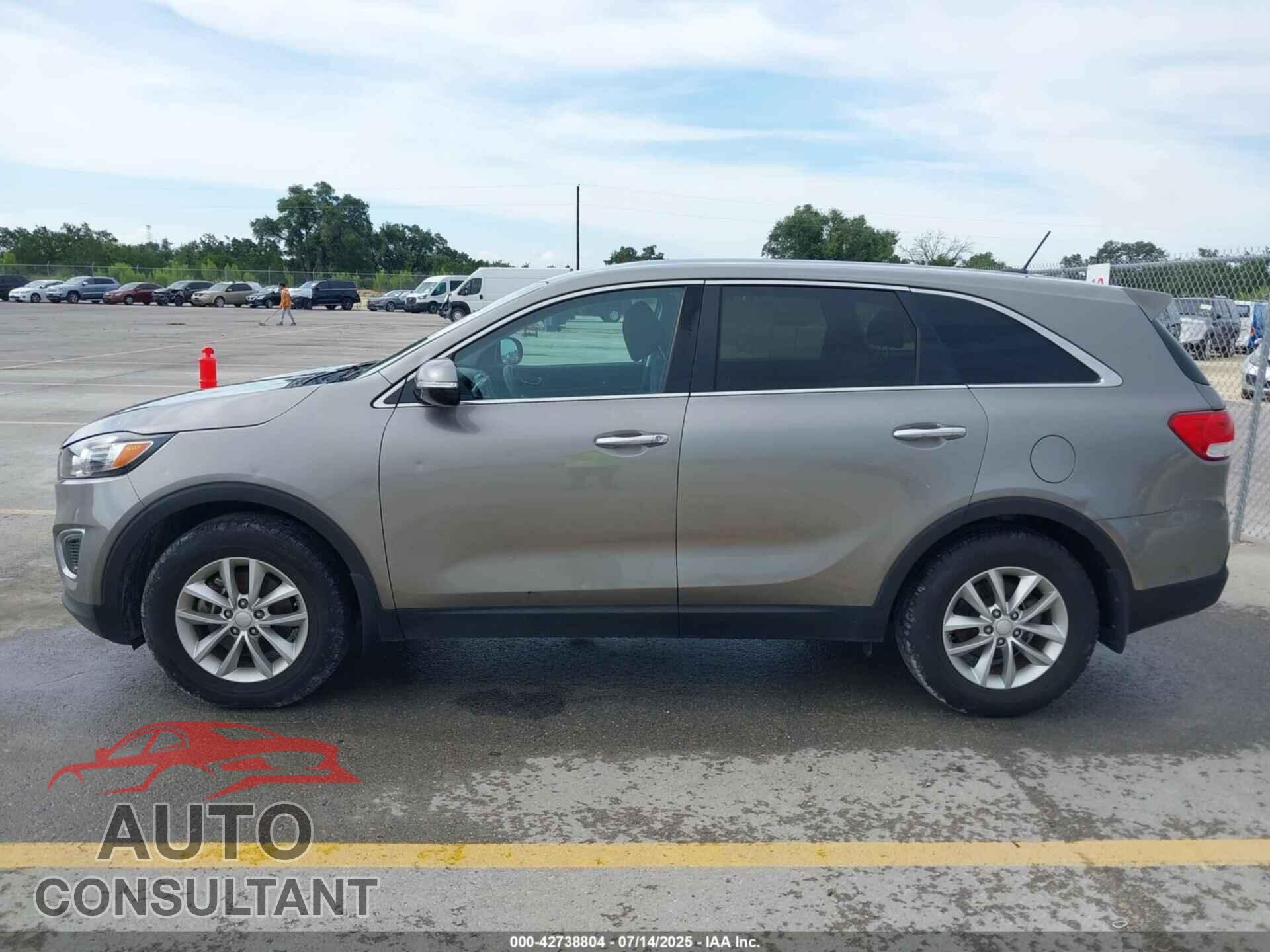 KIA SORENTO 2017 - 5XYPG4A30HG226166