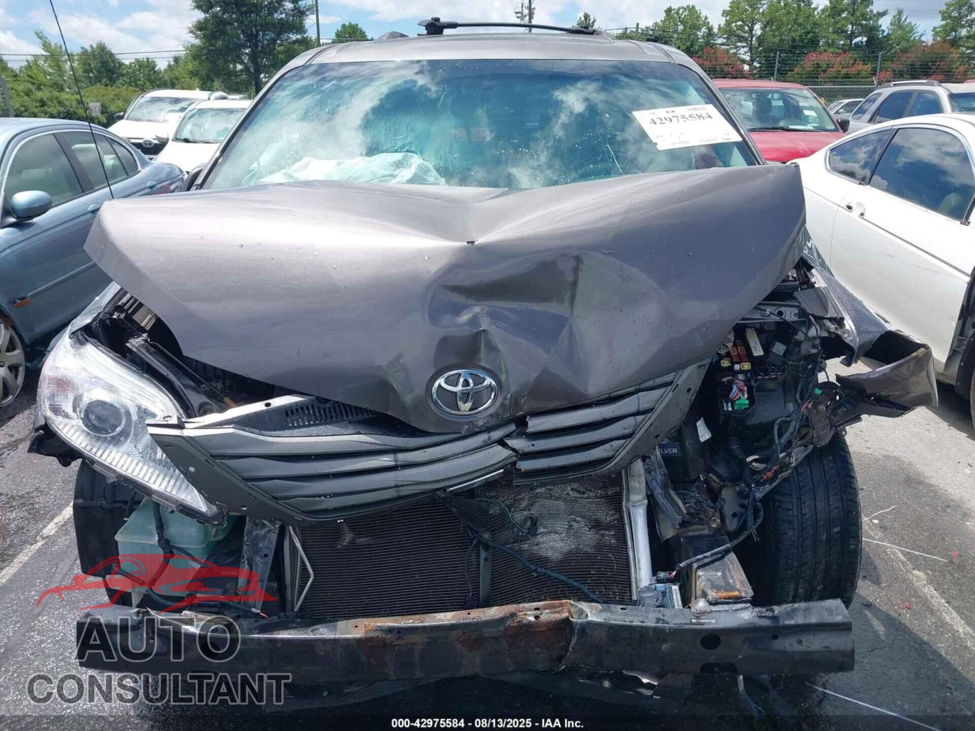 TOYOTA SIENNA 2013 - 5TDYK3DC8DS357402