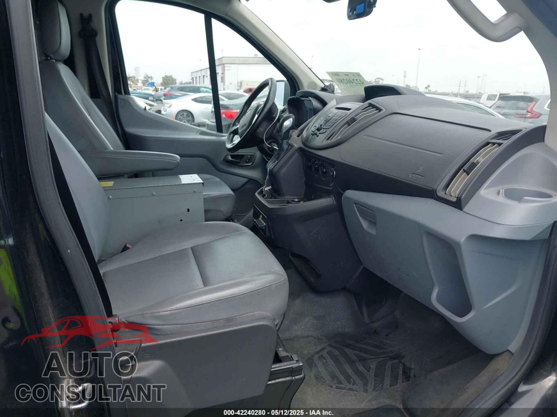 FORD TRANSIT-150 2017 - 1FTYE1YM5HKA48207
