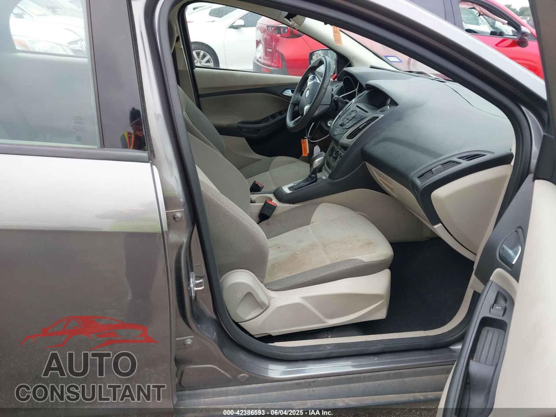FORD FOCUS 2014 - 1FADP3K2XEL145197
