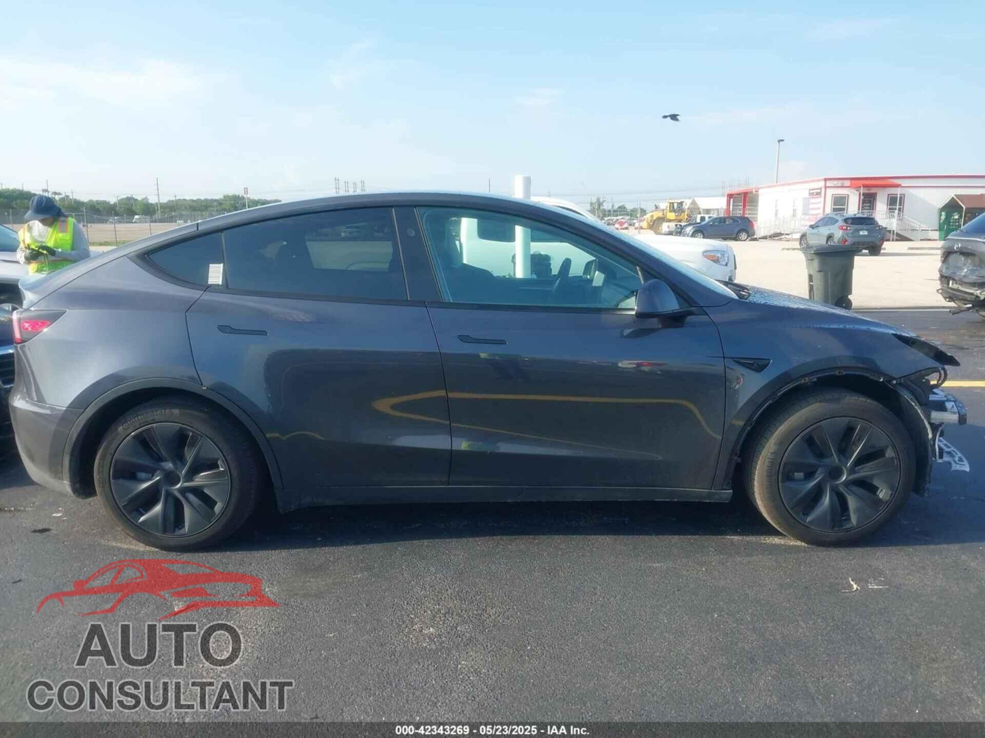 TESLA MODEL Y 2024 - 7SAYGDED3RA329355