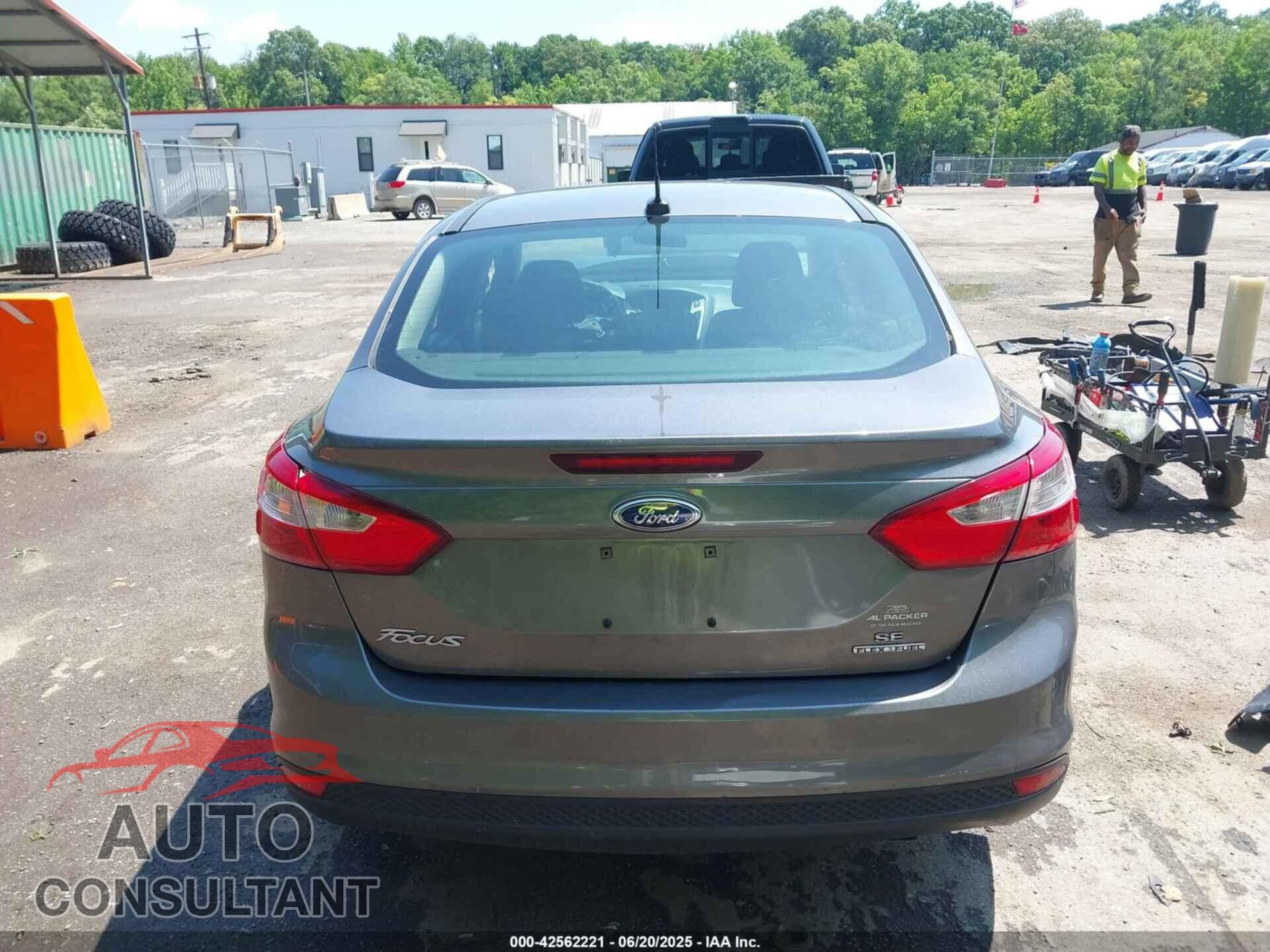 FORD FOCUS 2014 - 1FADP3F2XEL135523