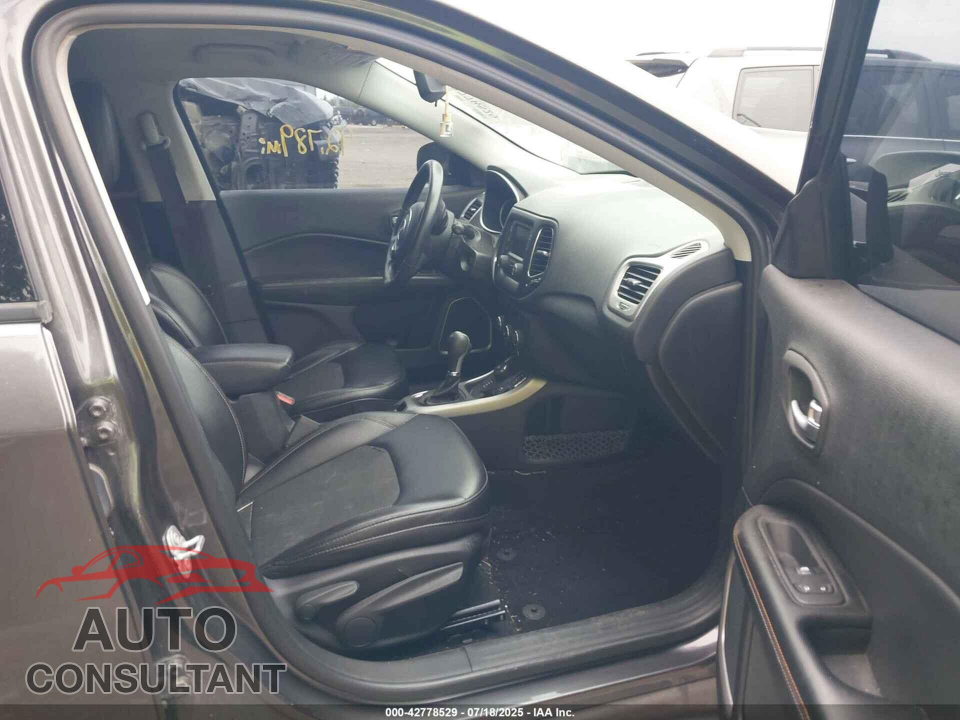 JEEP COMPASS 2018 - 3C4NJDBBXJT463583