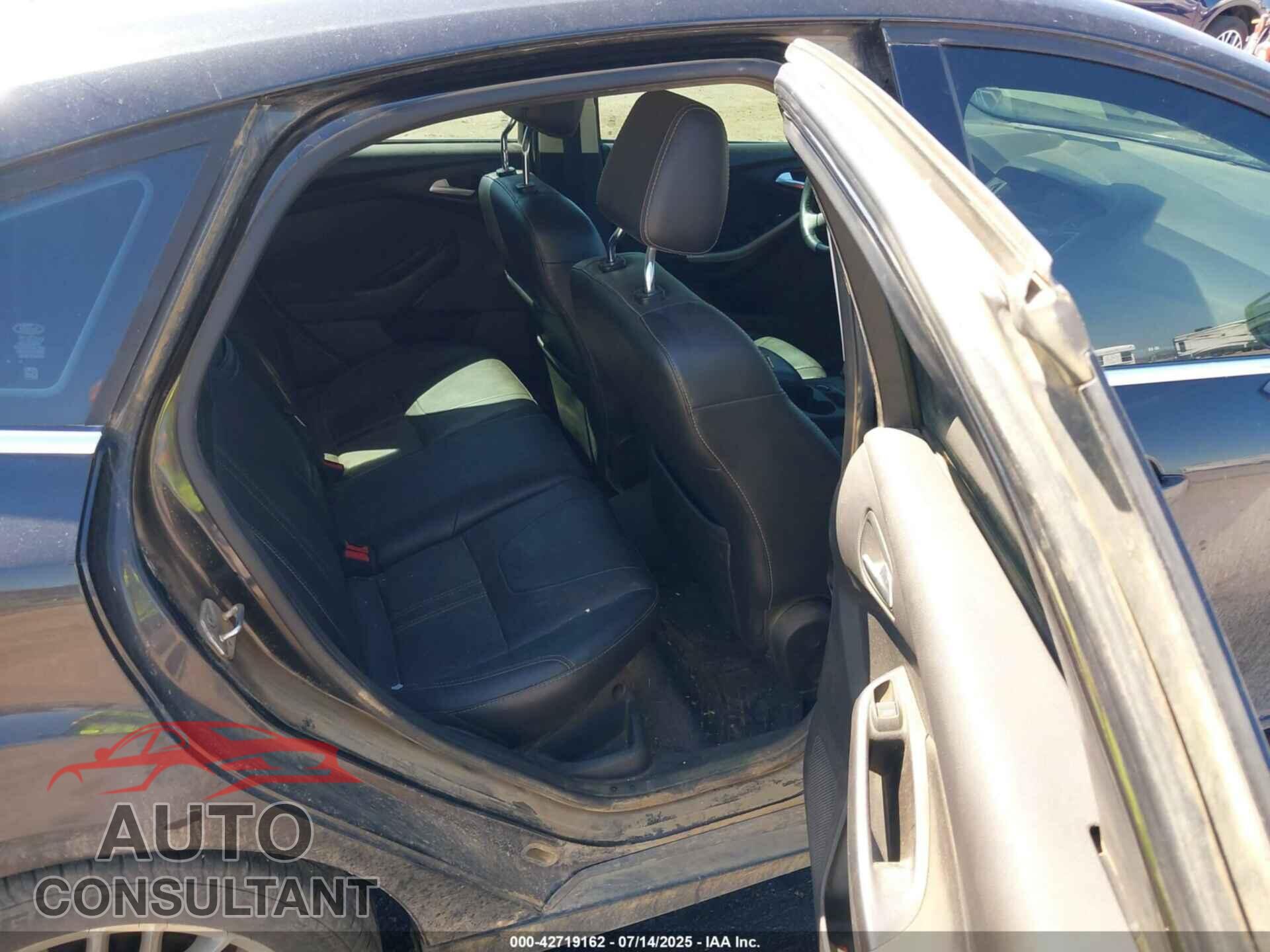 FORD FOCUS 2012 - 1FAHP3M26CL372074