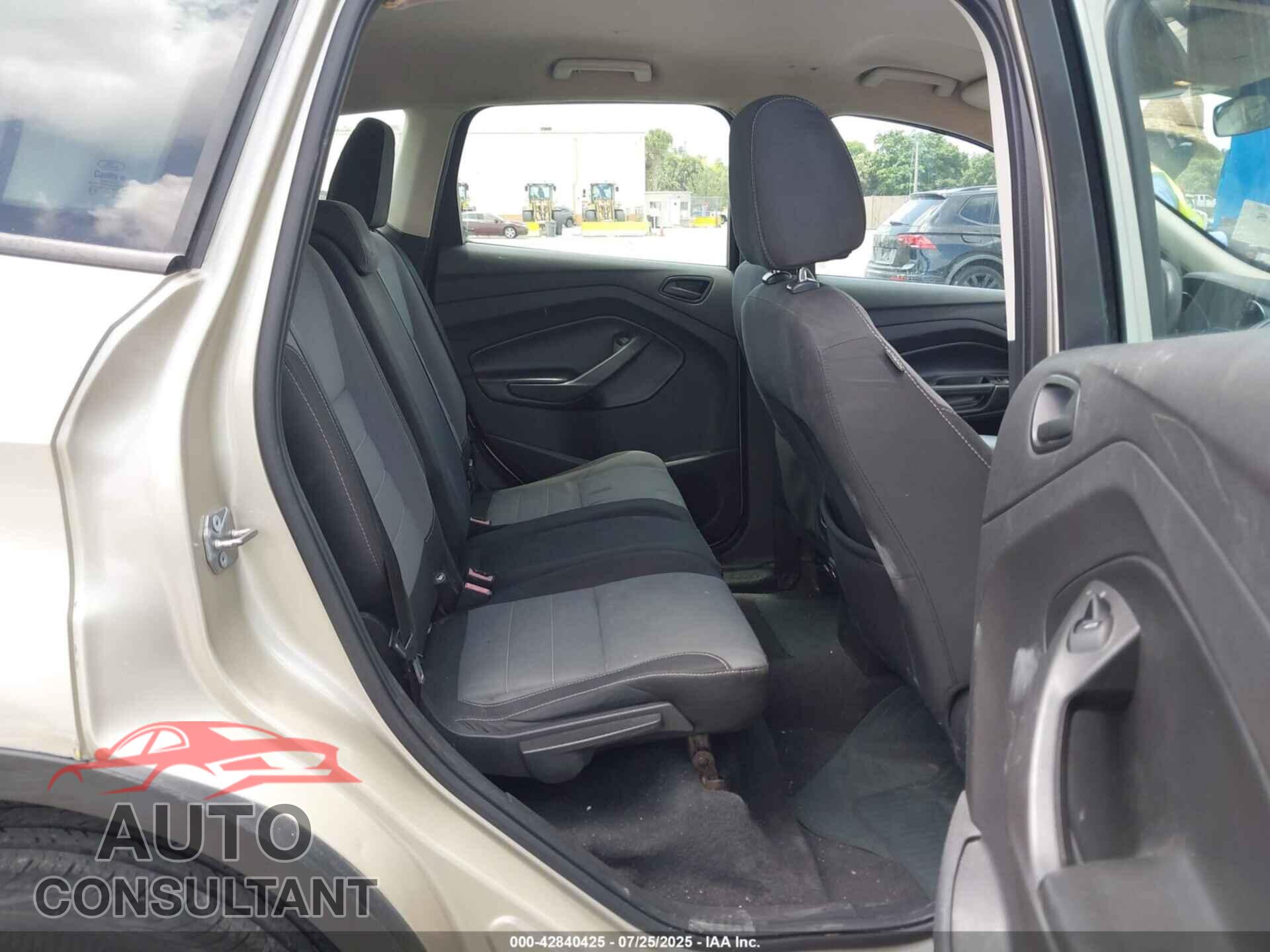 FORD ESCAPE 2017 - 1FMCU0F77HUC31984