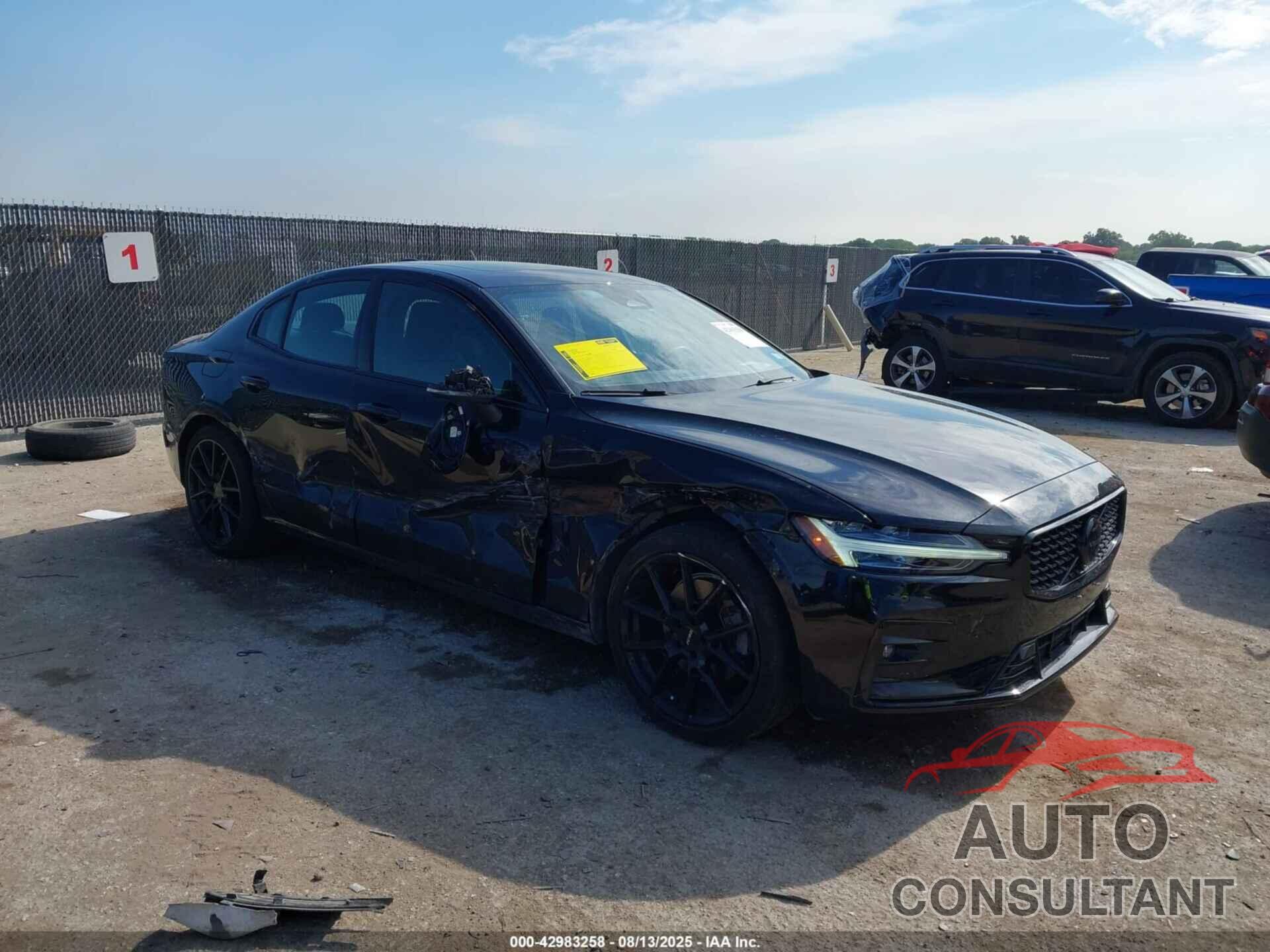 VOLVO S60 2023 - 7JRL12TT9PG224852