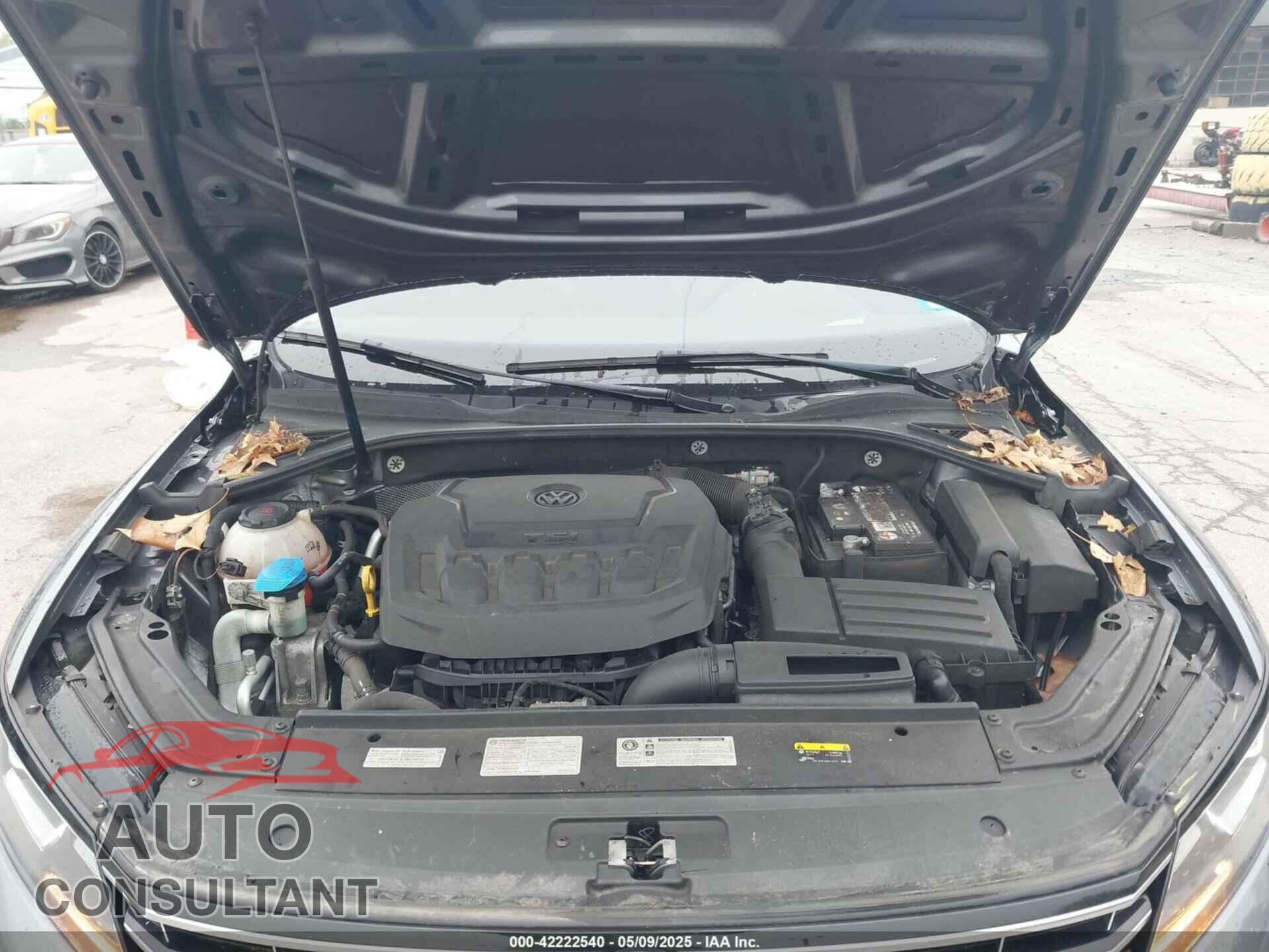 VOLKSWAGEN PASSAT 2018 - 1VWBA7A30JC033617