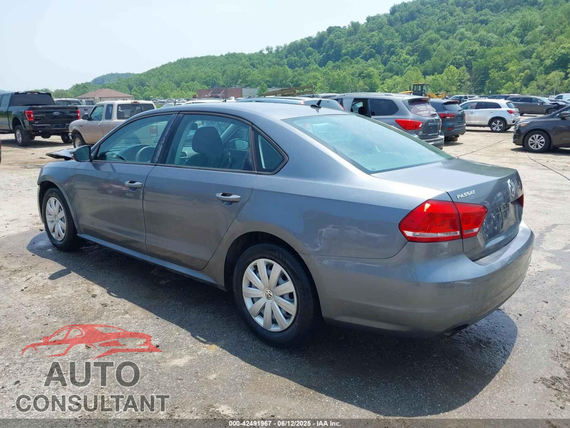 VOLKSWAGEN PASSAT 2012 - 1VWAP7A32CC025371