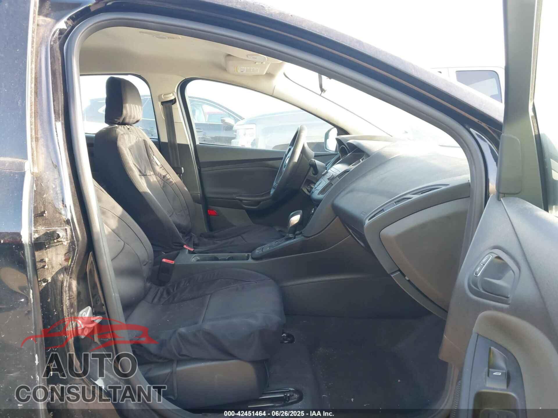 FORD FOCUS 2018 - 1FADP3E21JL260647