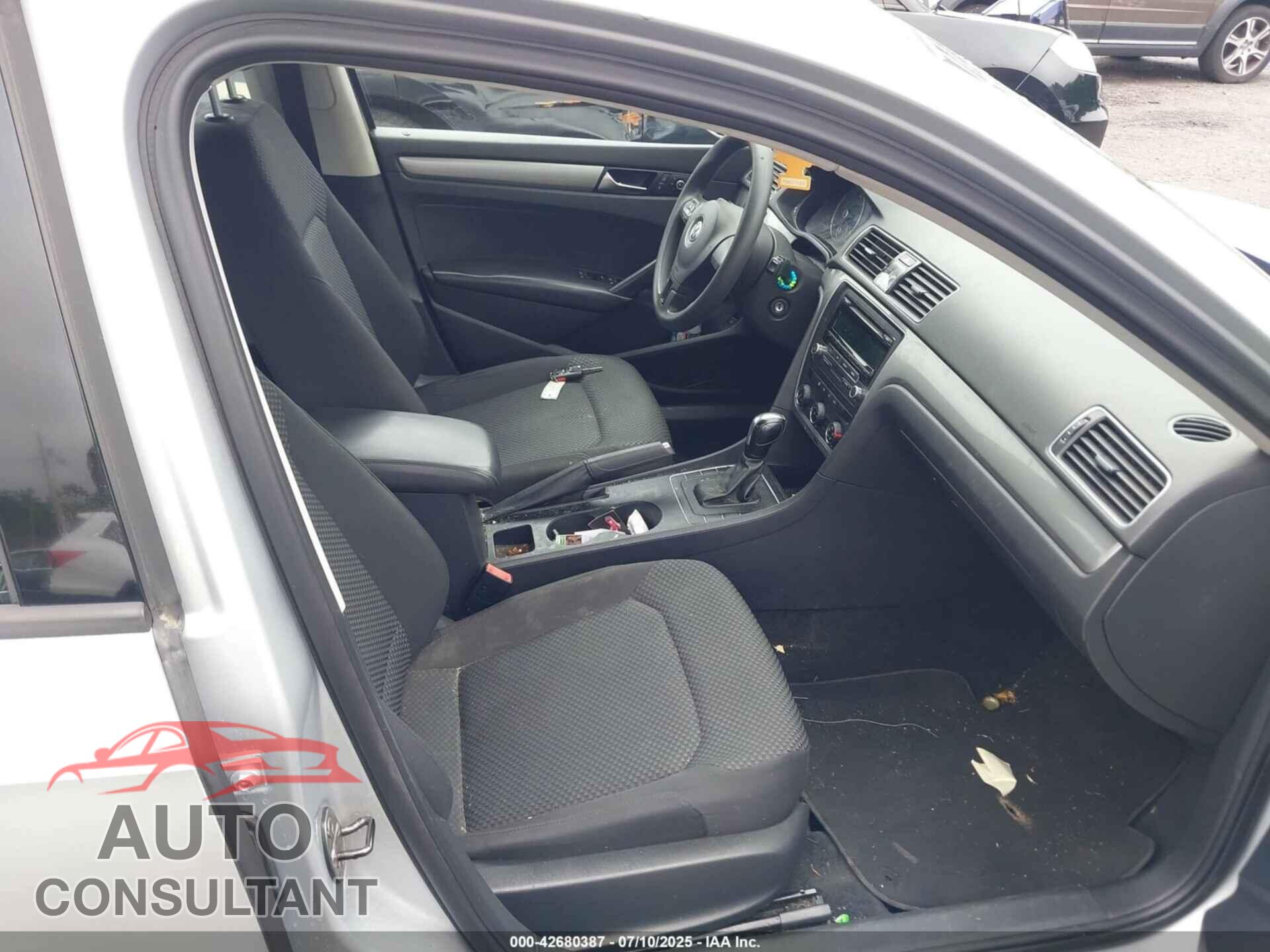 VOLKSWAGEN PASSAT 2013 - 1VWAP7A38DC080506