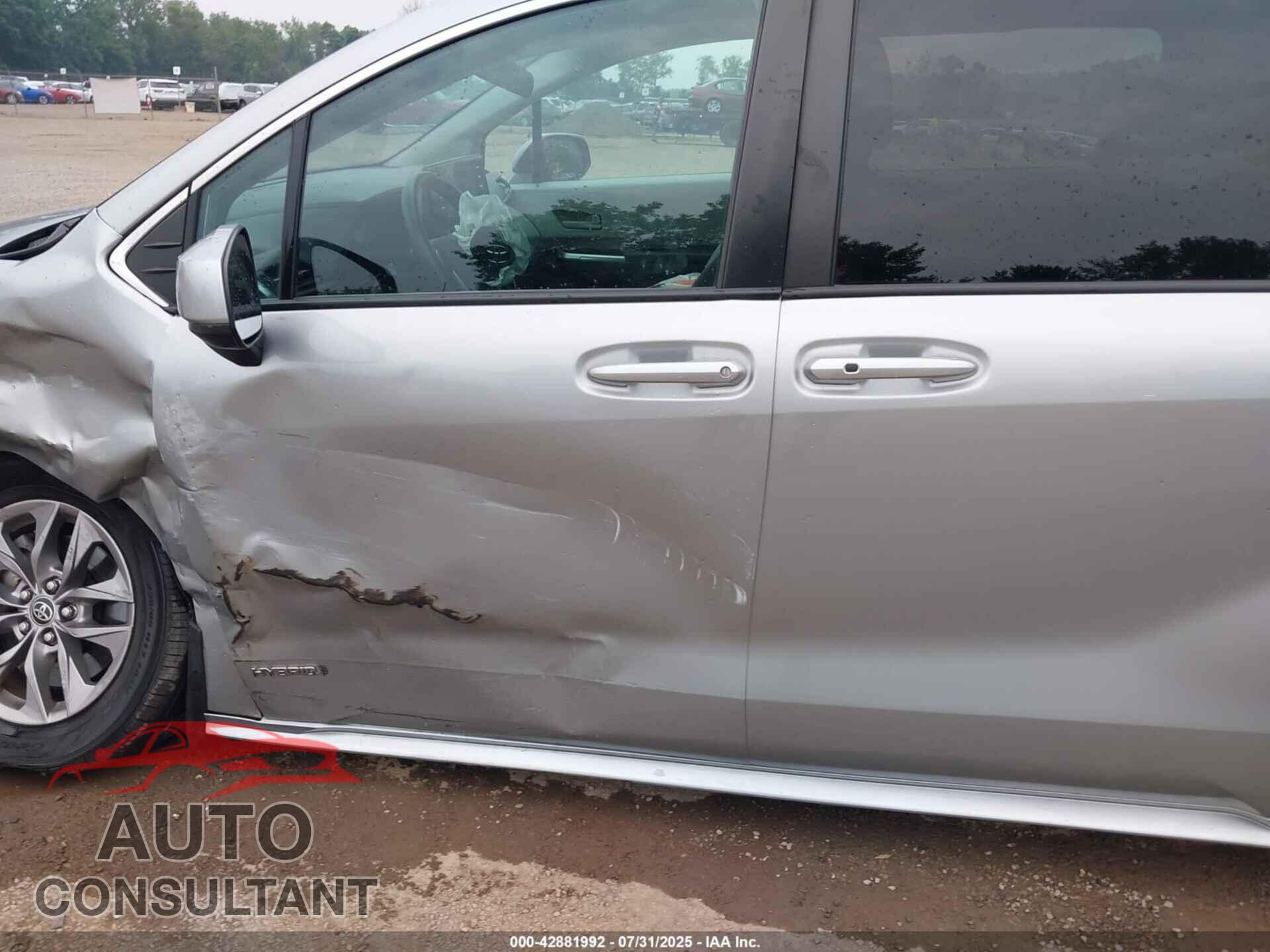 TOYOTA SIENNA 2021 - 5TDKRKEC6MS031995