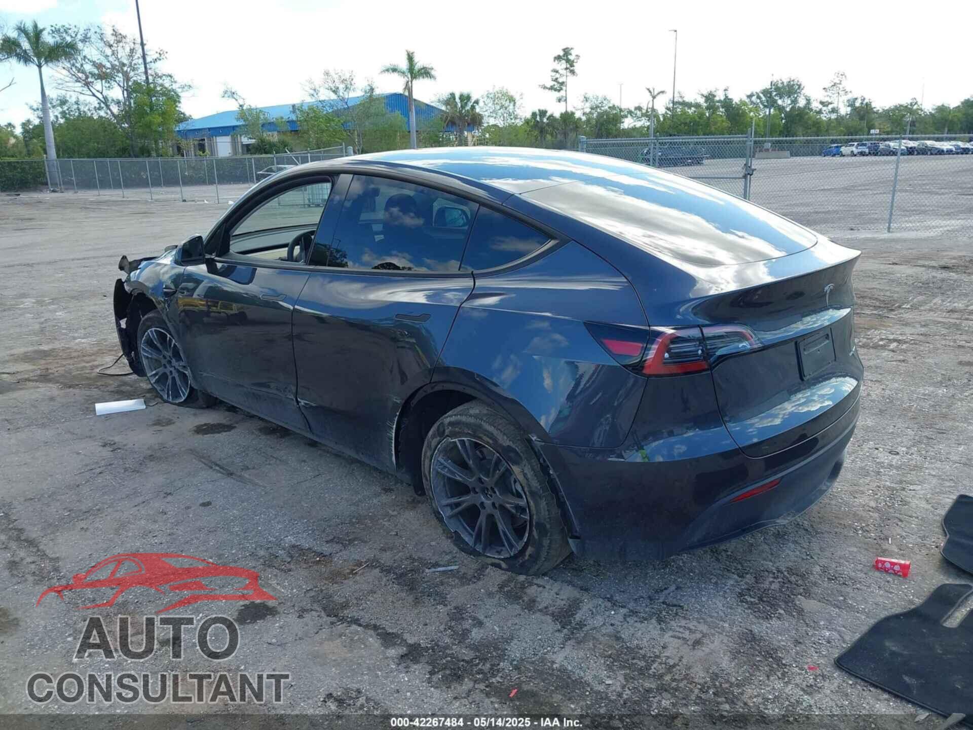 TESLA MODEL Y 2024 - 7SAYGDEE4RA322410
