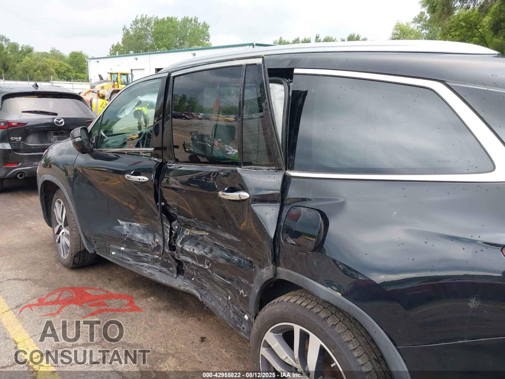 HONDA PILOT 2017 - 5FNYF6H96HB055928