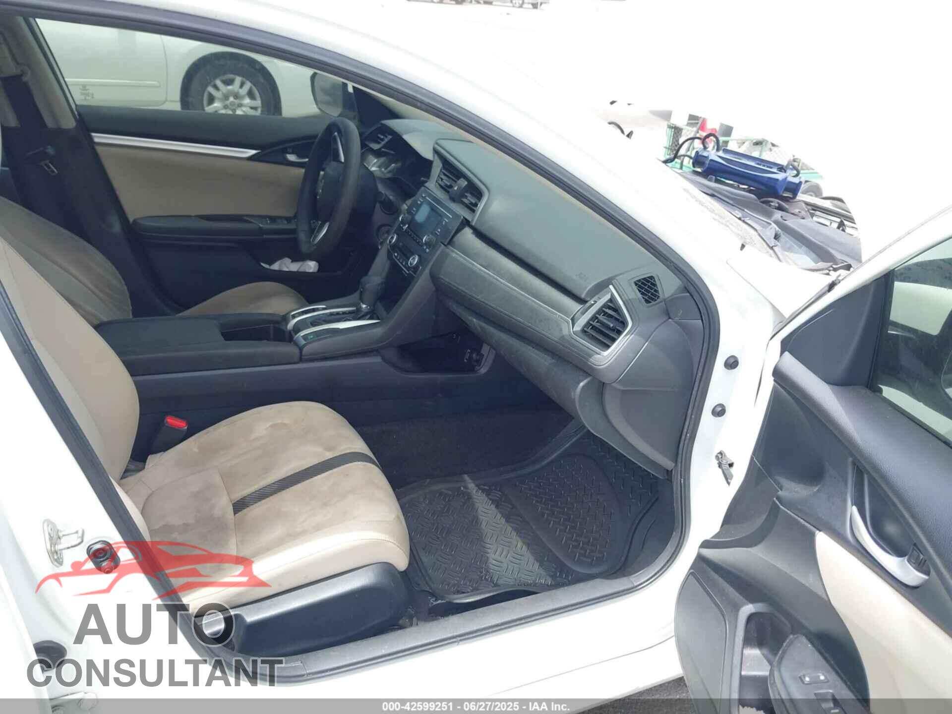 HONDA CIVIC 2018 - 2HGFC2F59JH570237