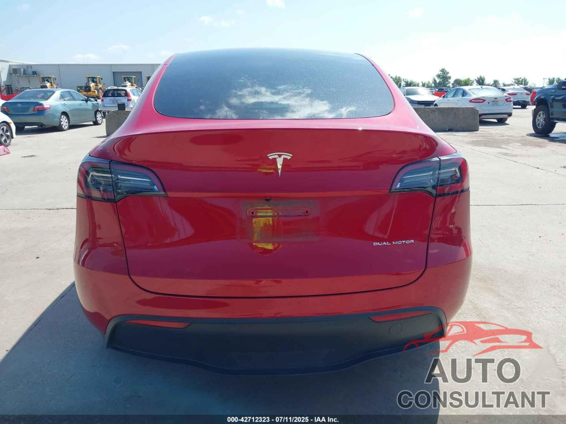 TESLA MODEL Y 2023 - 7SAYGAEEXPF830119