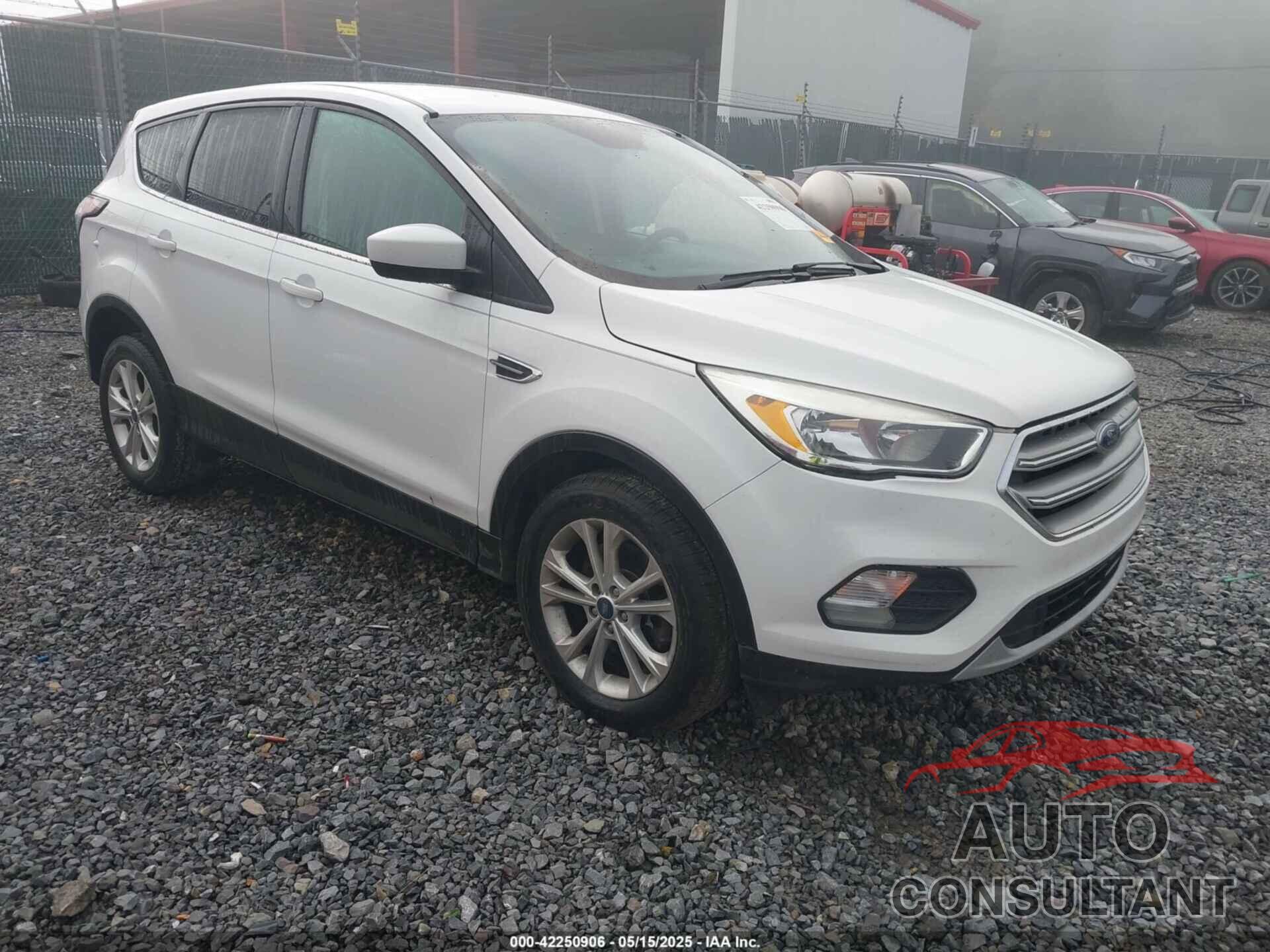 FORD ESCAPE 2017 - 1FMCU9GD5HUC98026