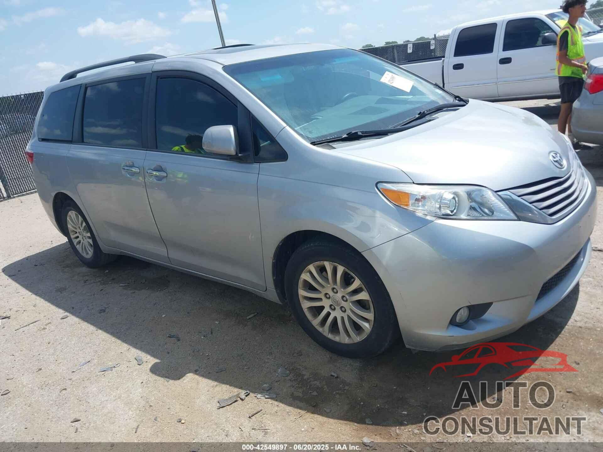 TOYOTA SIENNA 2015 - 5TDYK3DC6FS645521