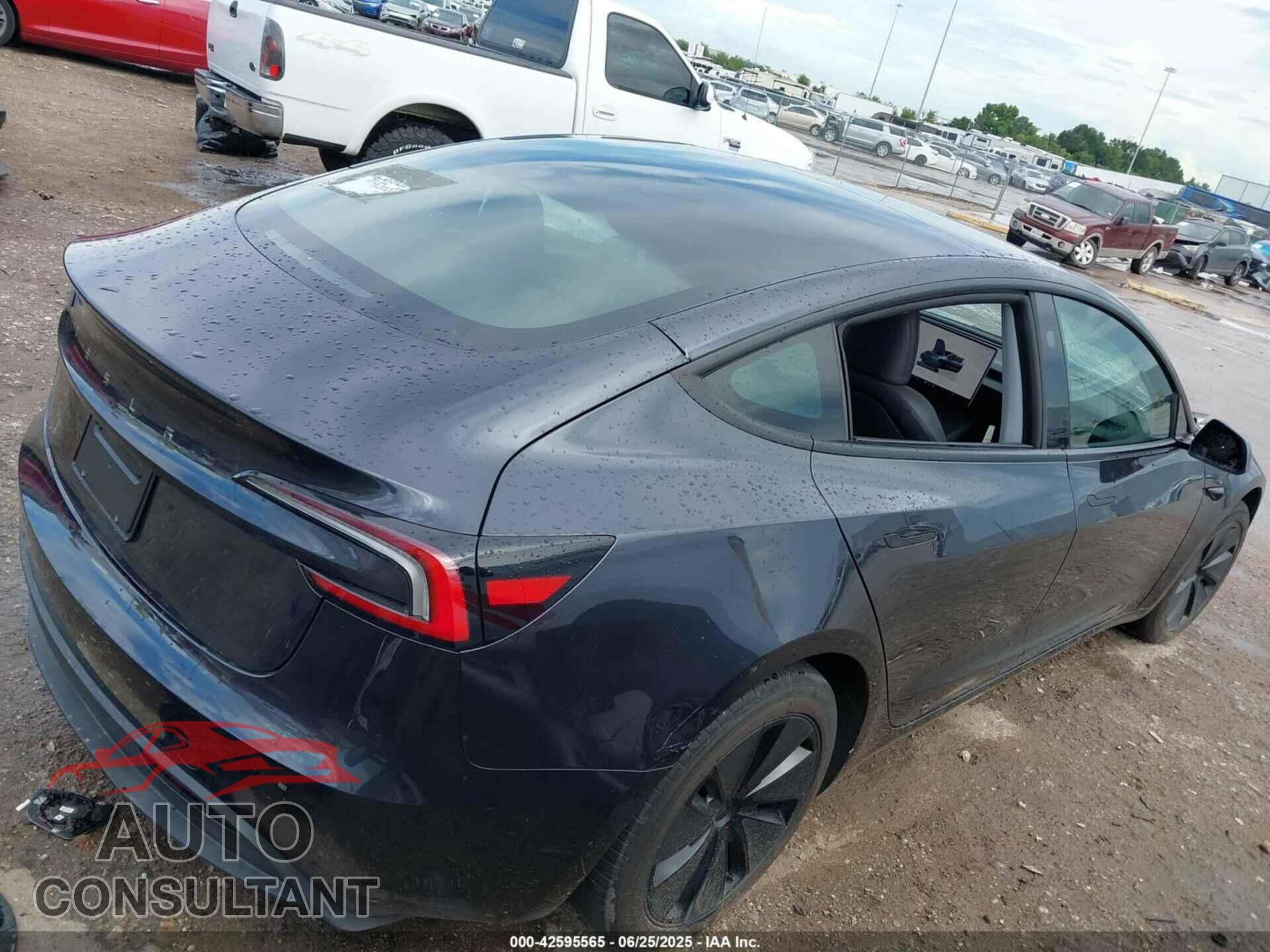 TESLA MODEL 3 2024 - 5YJ3E1EA4RF863260