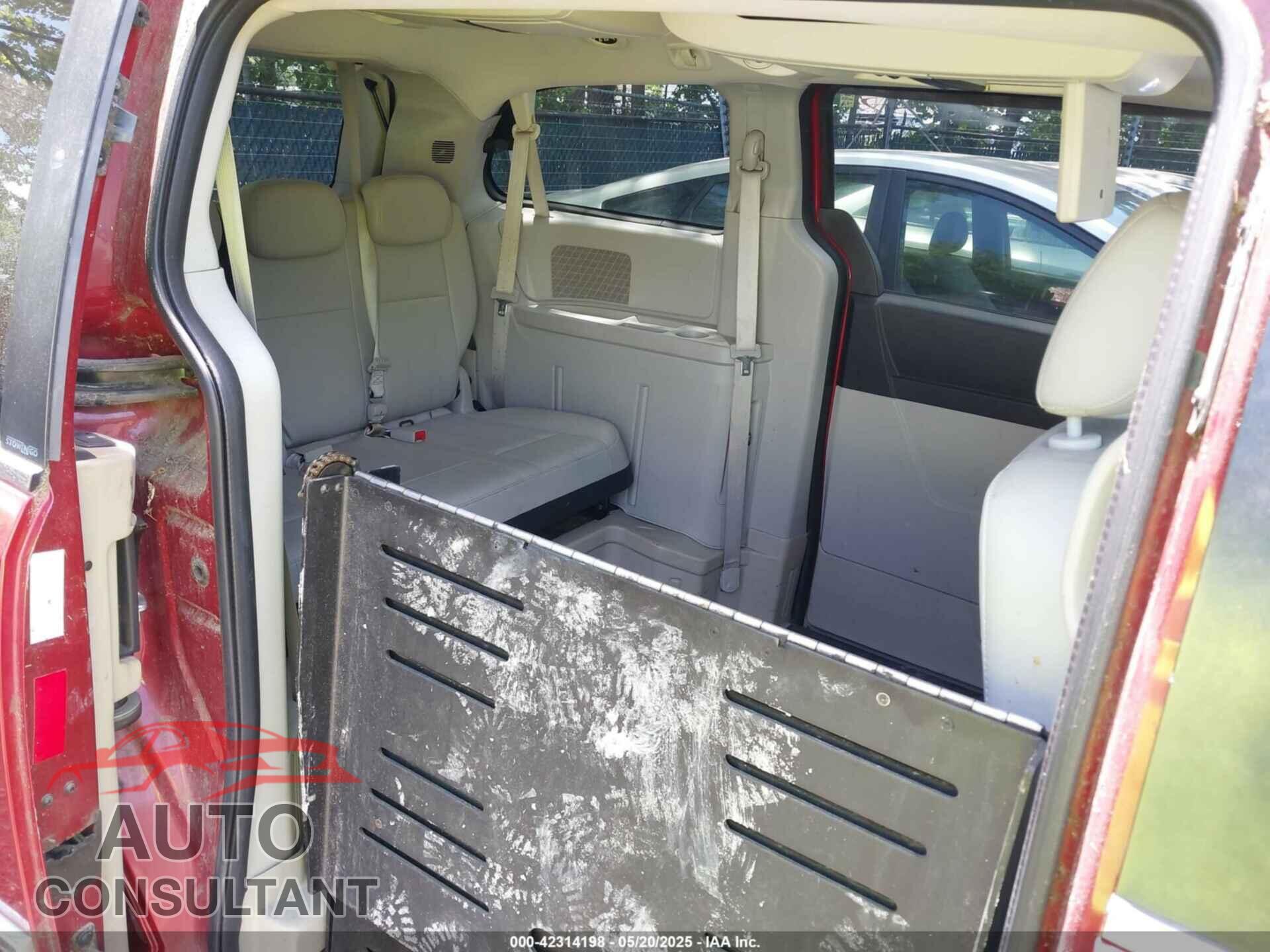 DODGE GRAND CARAVAN 2010 - 2D4RN5DX5AR223609