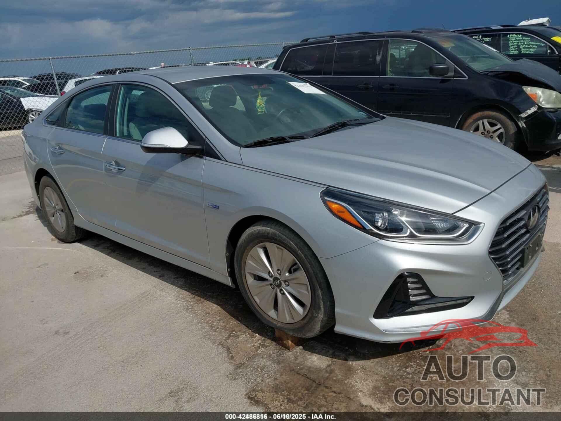 HYUNDAI SONATA HYBRID 2018 - KMHE24L30JA085815
