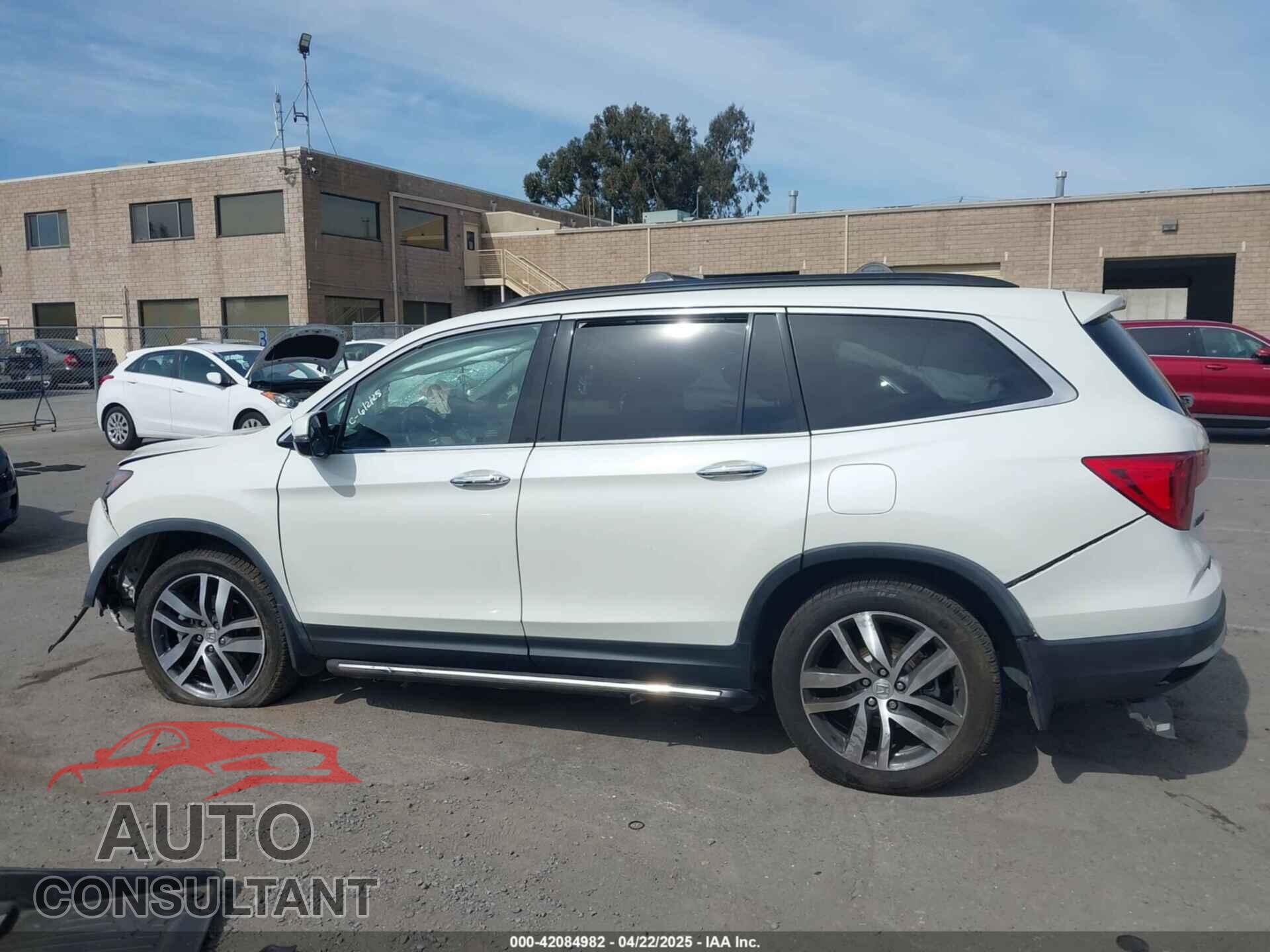 HONDA PILOT 2017 - 5FNYF6H02HB069911