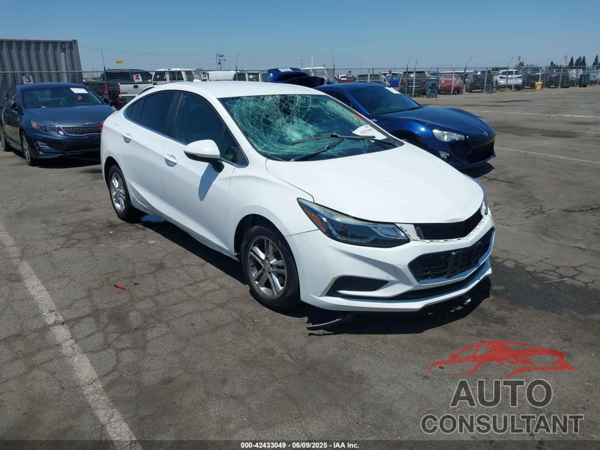 CHEVROLET CRUZE 2018 - 1G1BE5SM8J7184953