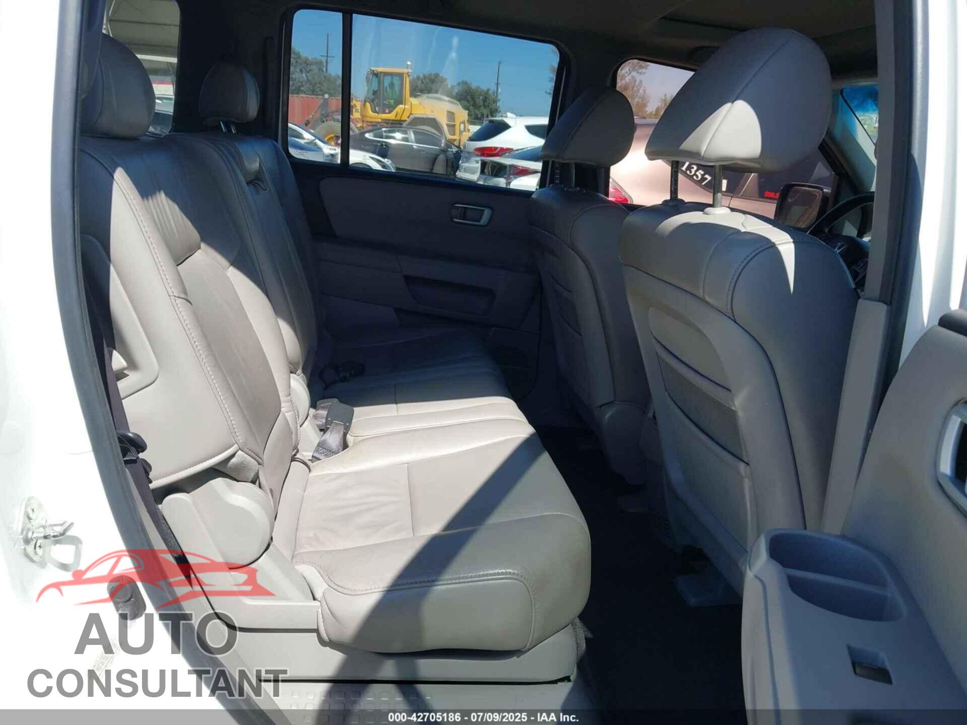 HONDA PILOT 2011 - 5FNYF4H70BB041985
