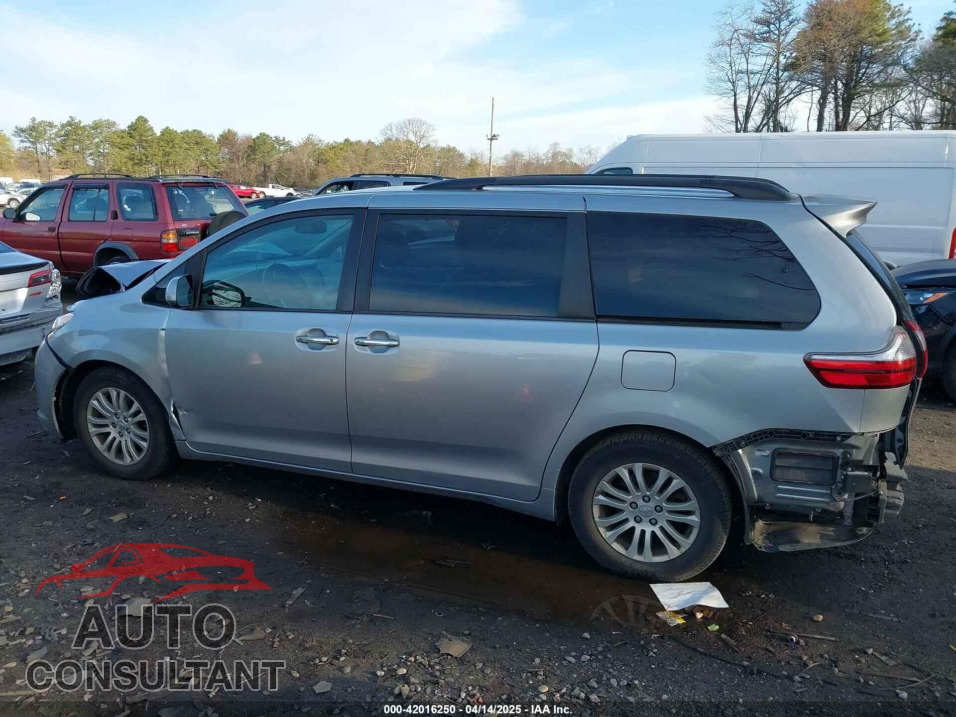 TOYOTA SIENNA 2017 - 5TDYZ3DC3HS872647