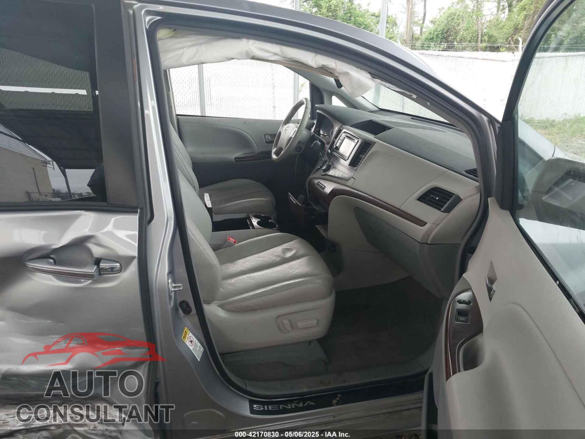 TOYOTA SIENNA 2013 - 5TDYK3DC8DS318373