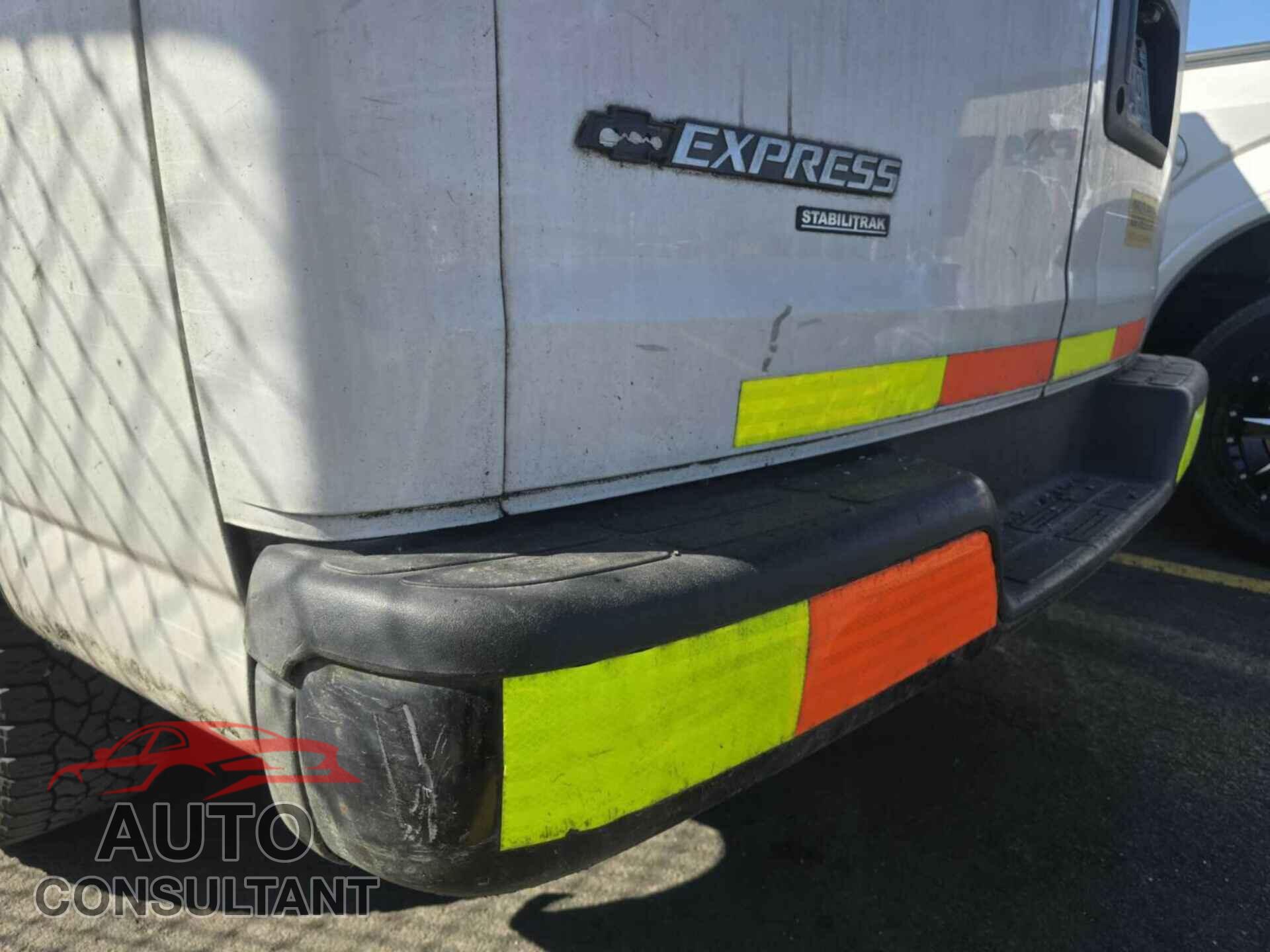 CHEVROLET EXPRESS G2500 2013 - 1GCWGFCA8D1141881