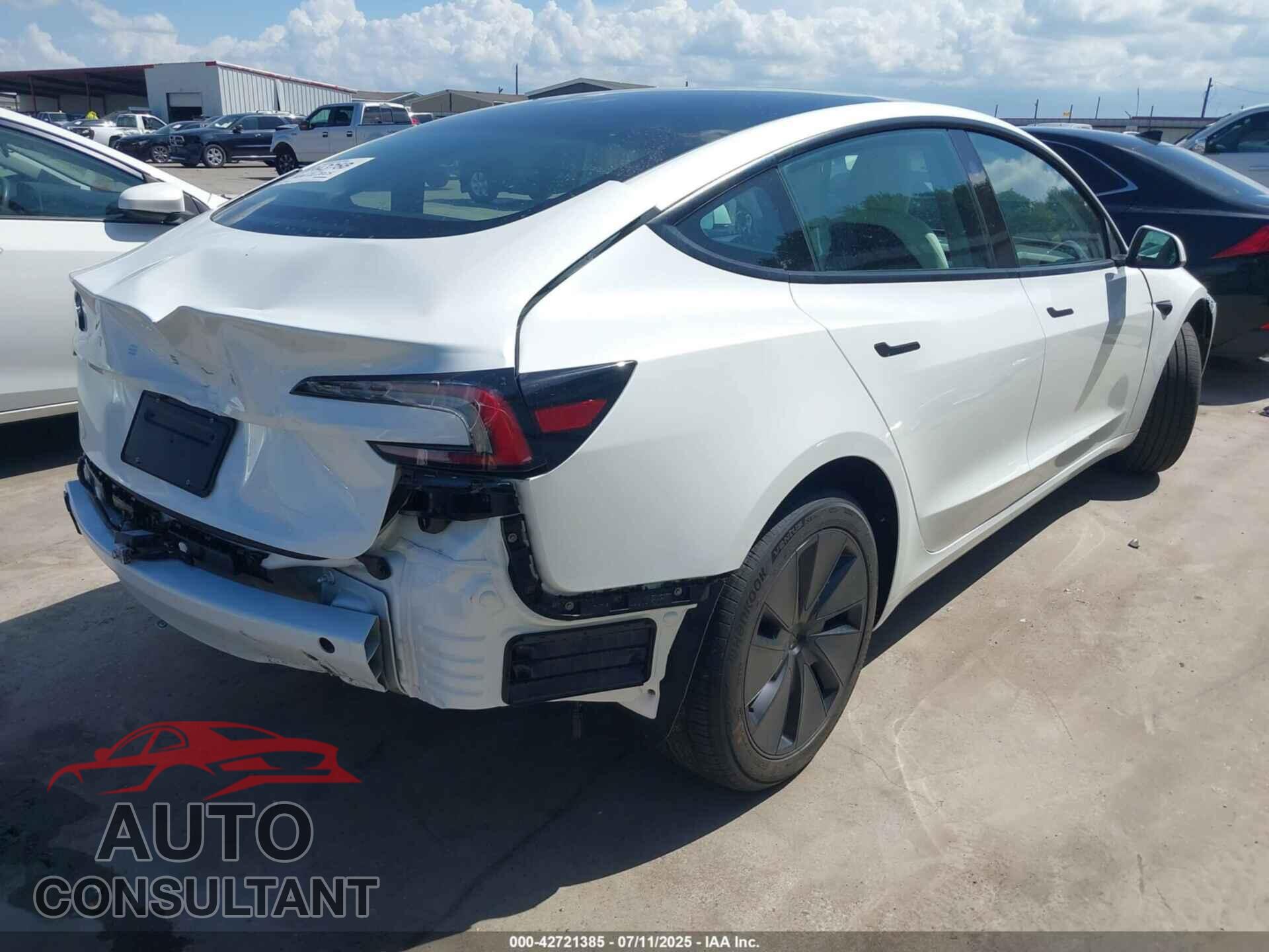 TESLA MODEL 3 2025 - 5YJ3E1EA8SF032494