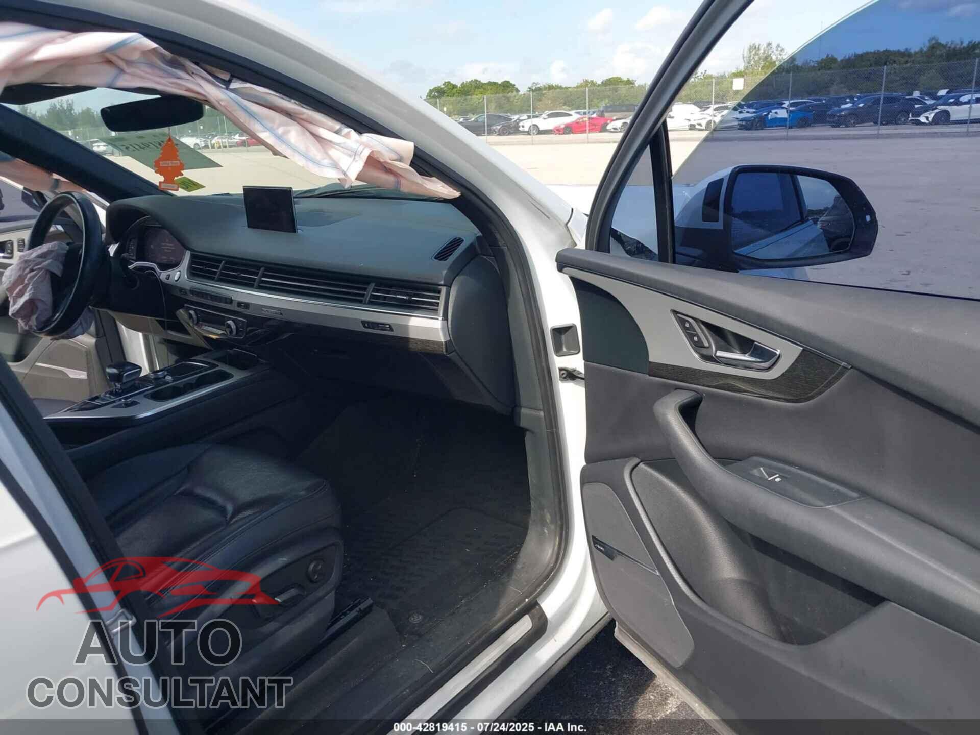 AUDI Q7 2018 - WA1LHAF74JD044653